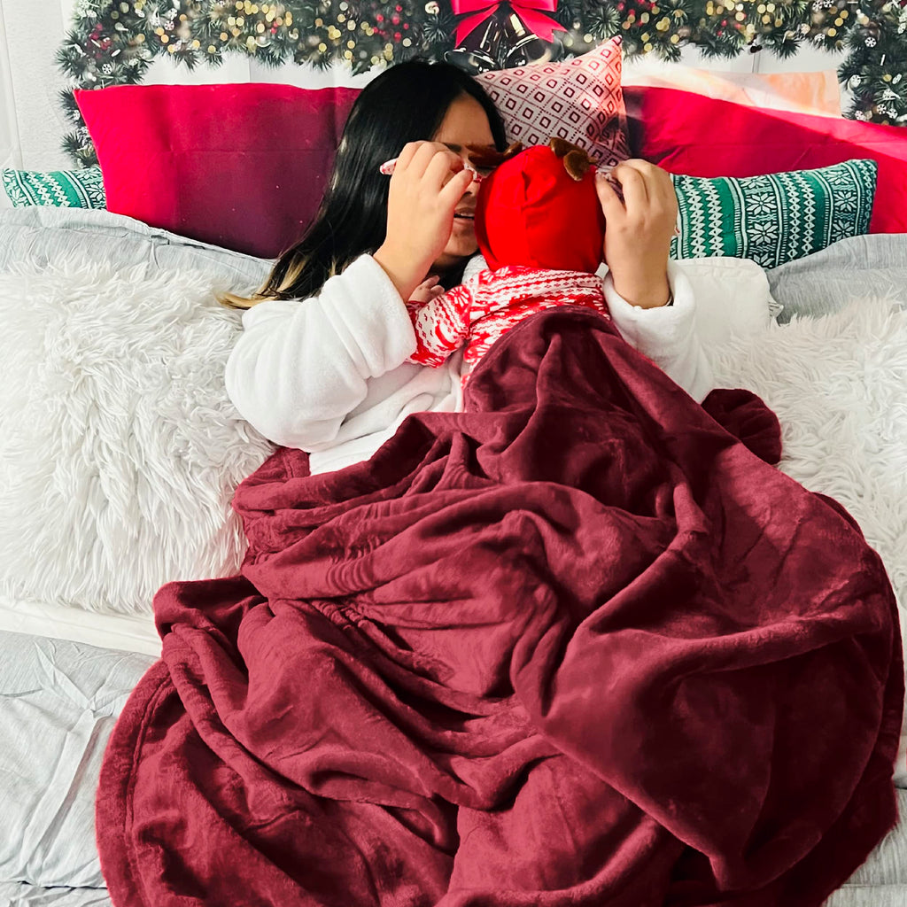 Bedsure Flannel Fleece Luxury Blanket Burgundy Throw Lightweight Cozy Plush Microfiber Solid Blanket