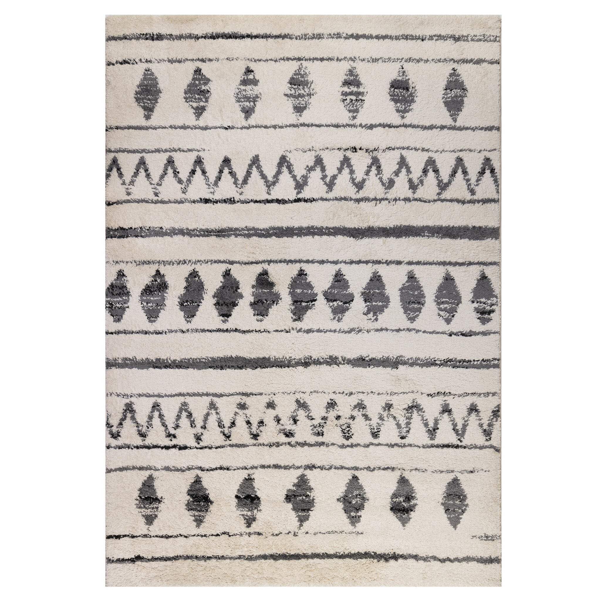 HomeRoots 531970 8 x 11 ft. Ivory & Black Geometric Shag Rectangle Area Rug