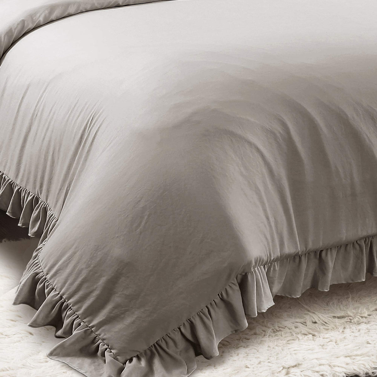 Lush Decor Reyna Ruffle Comforter Set - 3 Piece Cozy Ruffled Bedding Set - Timeless Elegance And Comfort For Bedroom - King, Gra