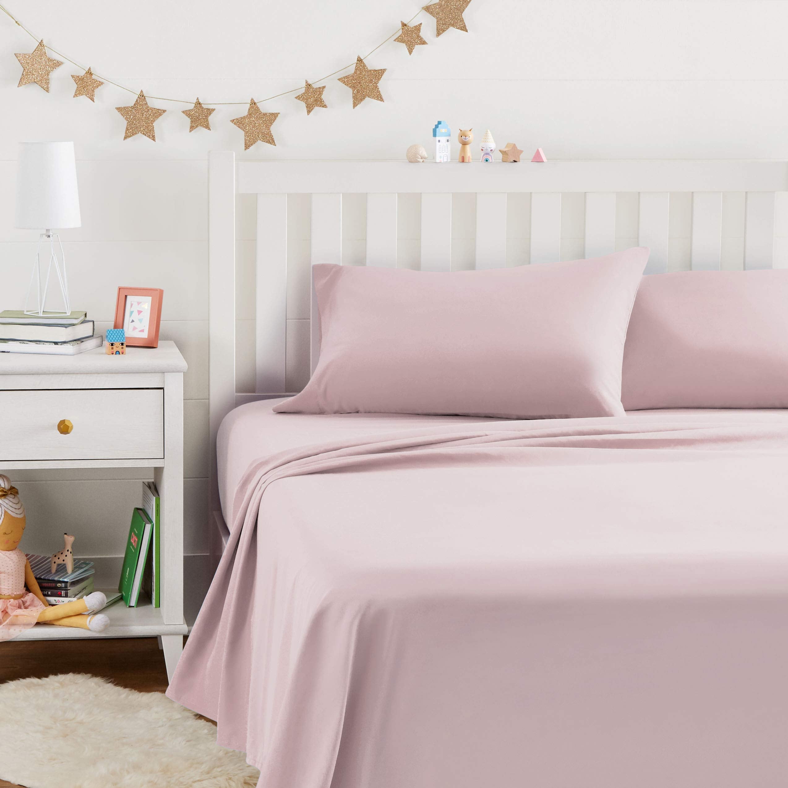 Amazon Basics Kids Soft Easy-Wash Lightweight Microfiber 4-Piece Sheet Set, Full, Light Pink, Solid