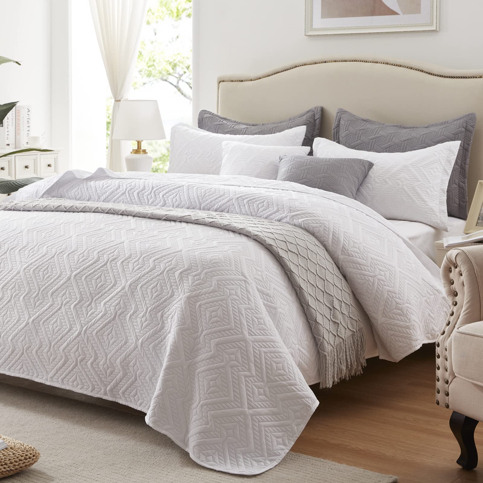 Leaonme Full/Queen Quilt Set 3 Pieces, Lightweight White Bedspread-90''X98'', Soft Microfiber Summer Quilt/Coverlet, Luxurious W