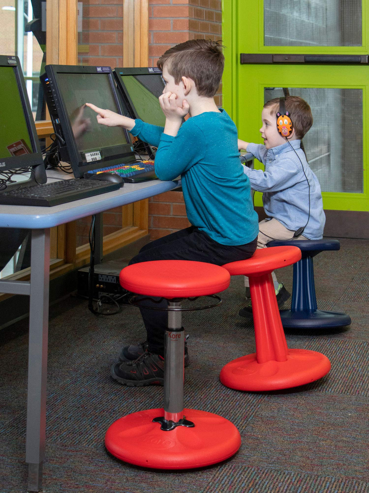 KORE Design Wobble Stool Chair, Girls + Boys Kid Desk Stools, Ergonomic Small Office Chairs, Flexible Seating for Active Kids, ADD/ADHD, Classroom, School, Home, Junior (16in), Age 8-9 yrs, Red