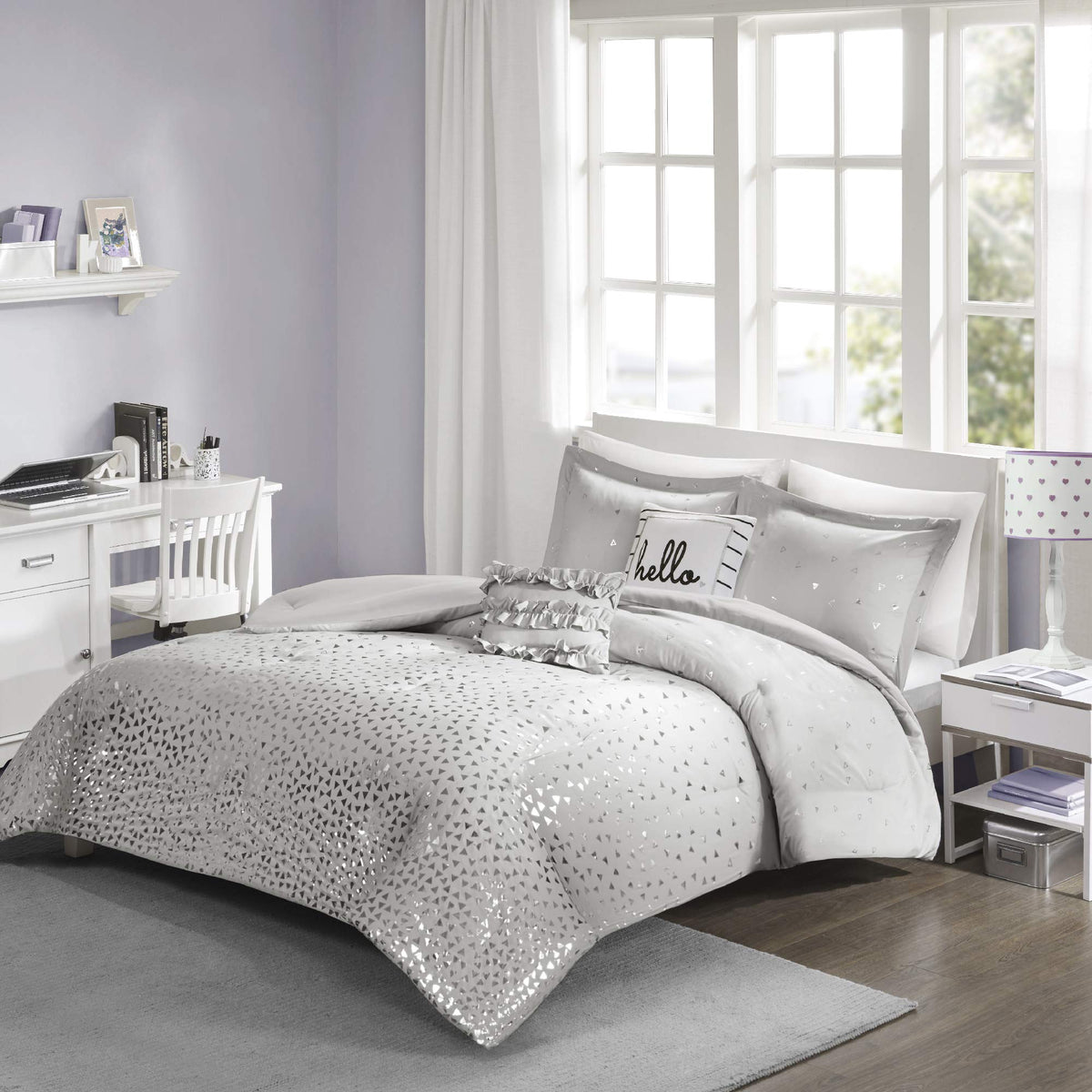 Intelligent Design Zoey Triangle Metallic Print, Cozy Comforter Set All Season Bedding Set, Matching Sham, Decorative Pillow, Fu