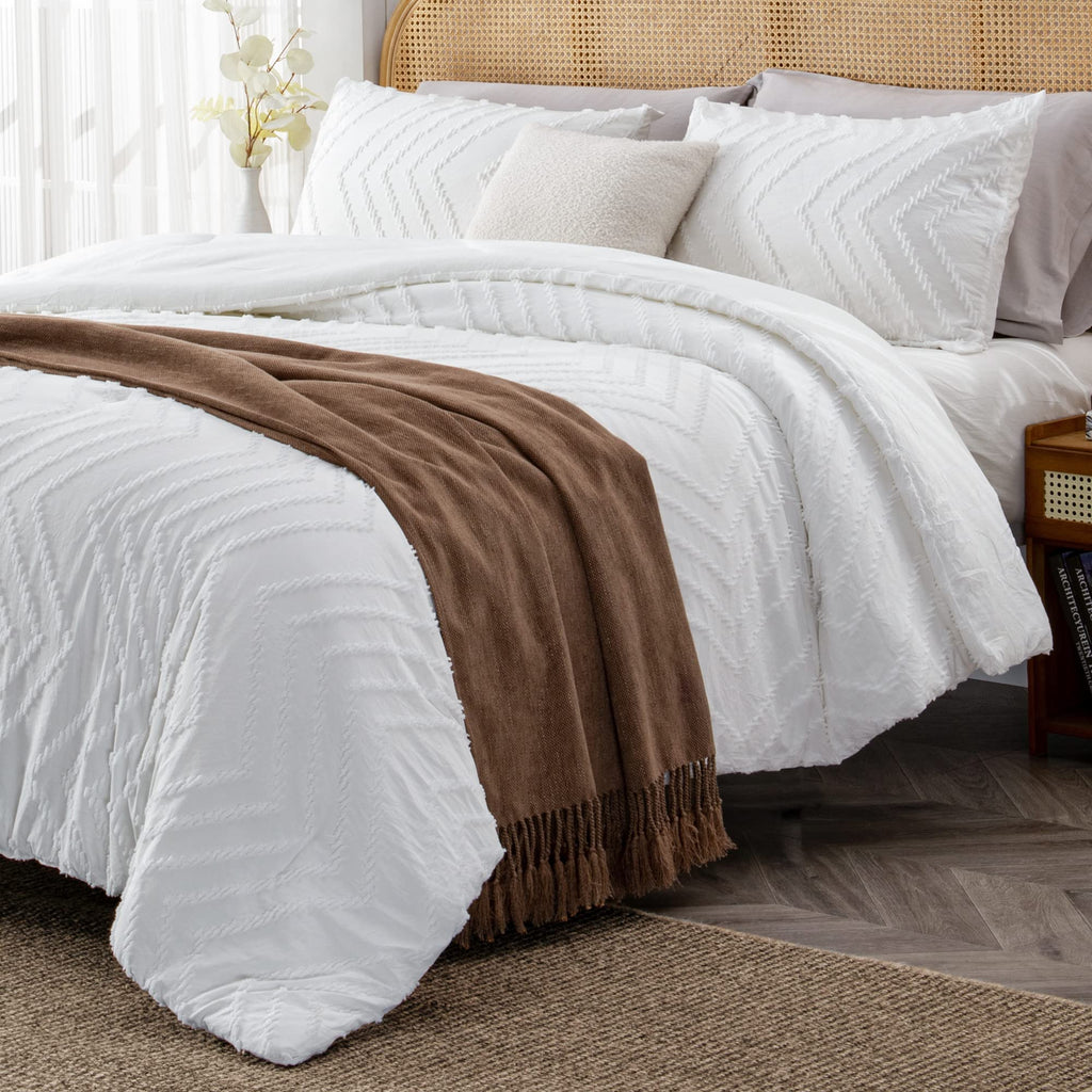 Litanika White Queen Size Comforter Sets, 3 Pieces Lightweight Chevron Tufted Bedding Comforter Set, Fluffy Down Alternative Com