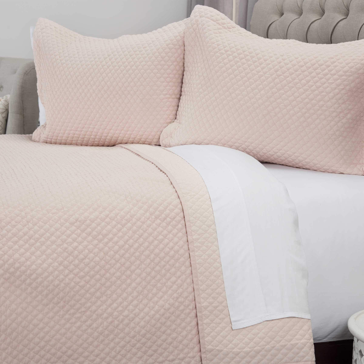 Rizzy Home | BQ4520 | Cotton King Sham | 20"x36" Pinkred Solid