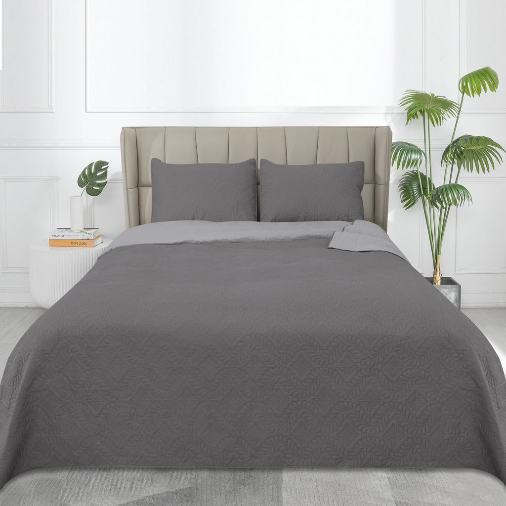 Easy-Going King Size Reversible Quilt Set With 1 Quilt And 2 Pillow Shams, Soft Bed Quilt Cover, Water Resistant Lightweight Microfiber Bedspread, Stain Resistant, Olive Leaf-Gray/Light Gray