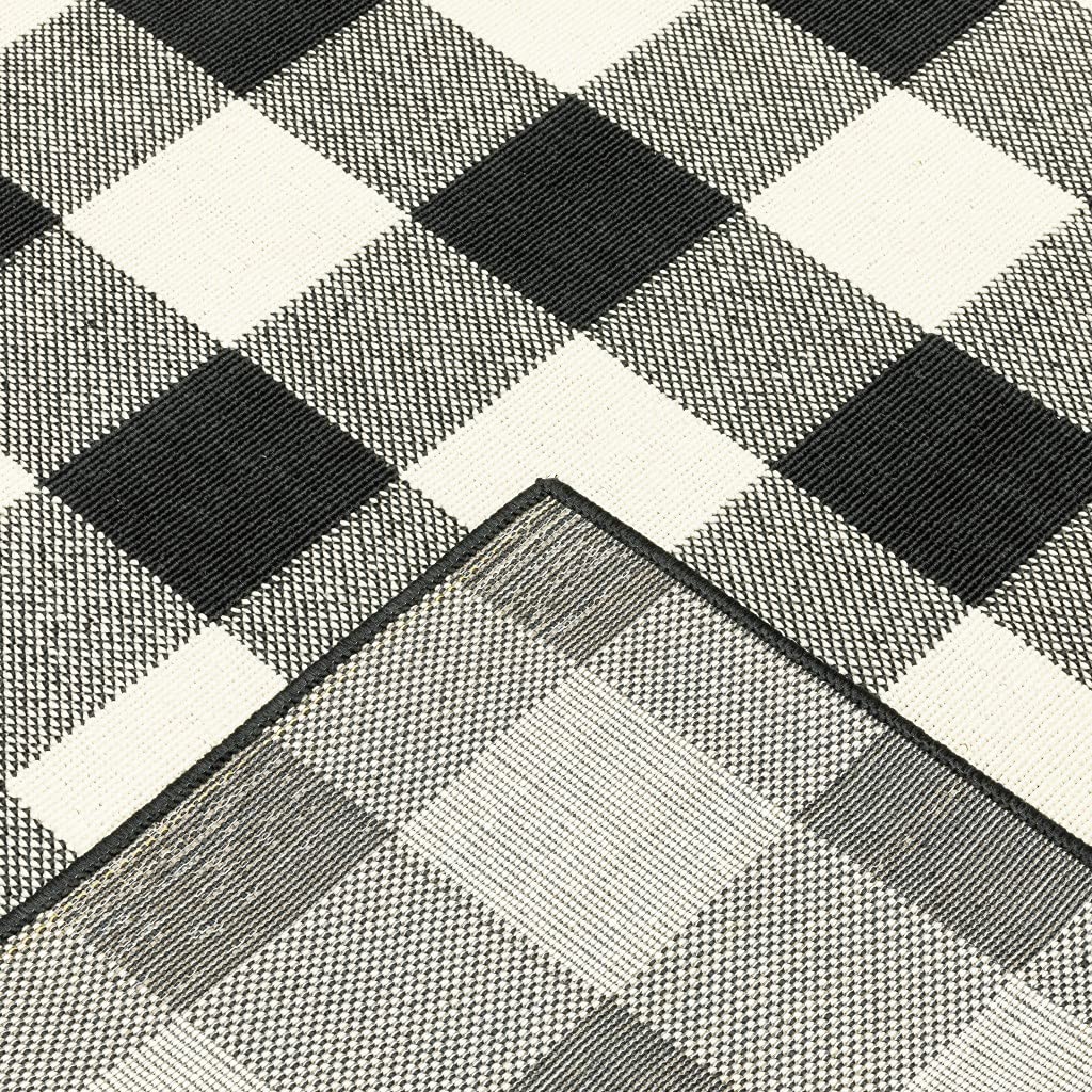 HomeRoots Polypropylene 8’ Round Black and Ivory Gingham Indoor Outdoor Area Rug
