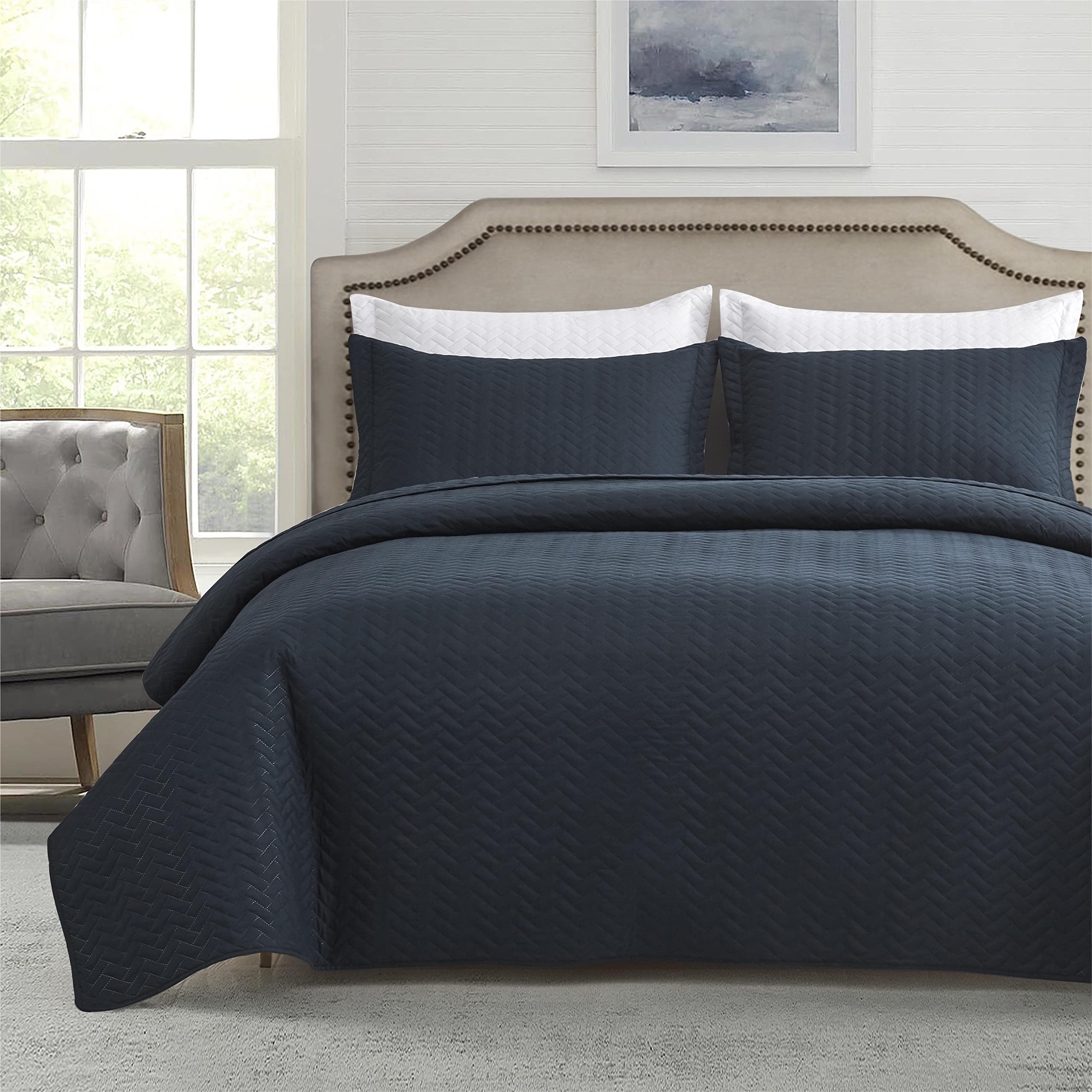 Maple&Stone Quilt Set Queen Size, Lightweight Navy Bedspread Ultrasonic Chevron Pattern Light Coverlet For All Season Comforter