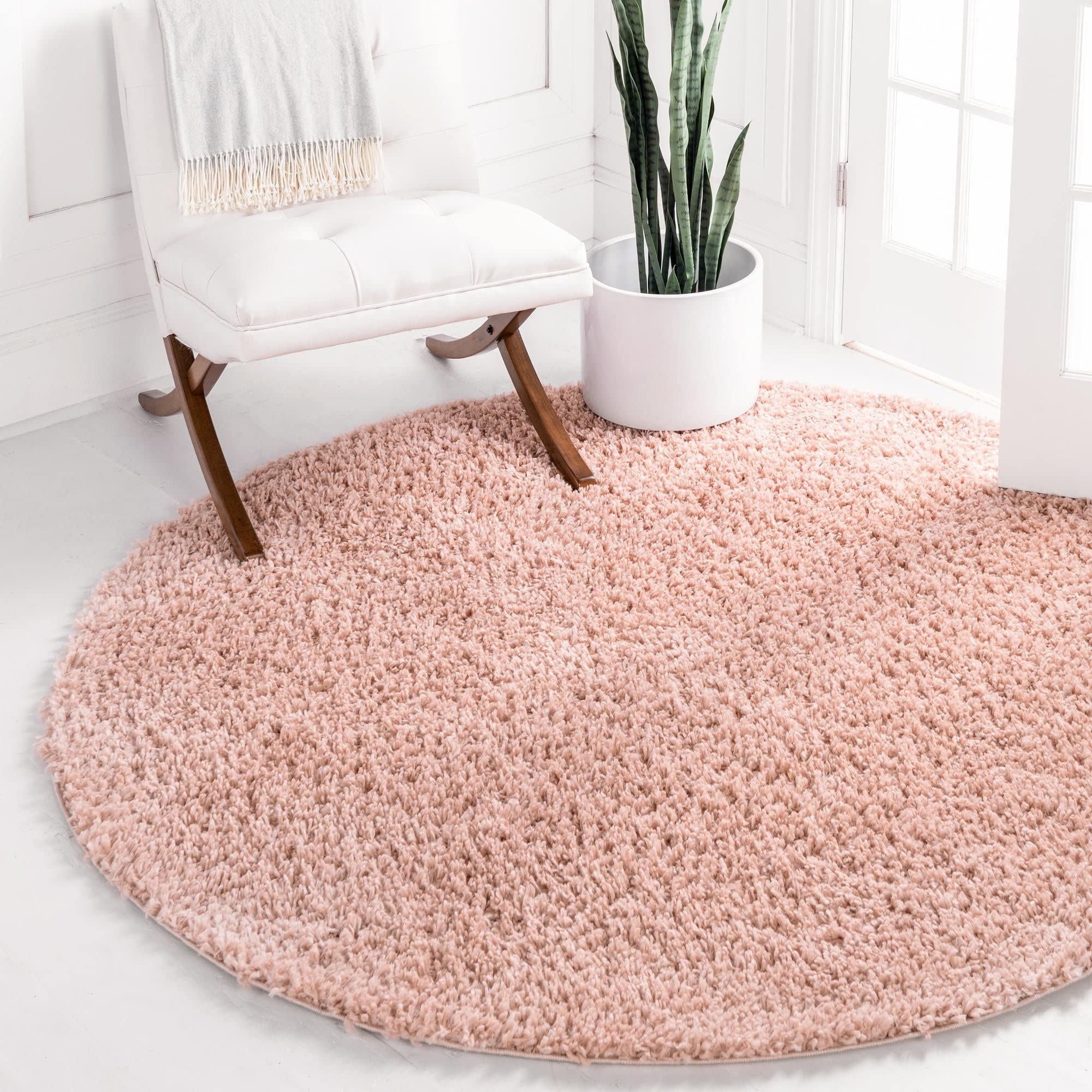 Rugs.com Soft Solid Shag Collection Round Rug - 5 Ft Round Khaki Shag Rug Perfect for Kitchens, Dining Rooms