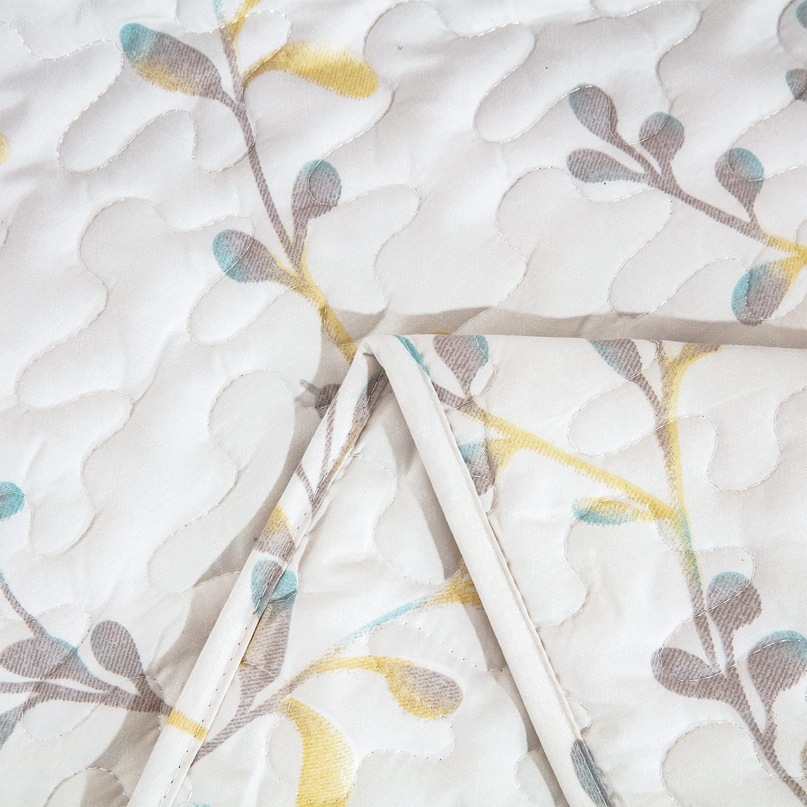 Exclusivo Mezcla Microfiber Flower Pattern Quilted Throw Blanket For Bed/Couch/Sofa, Soft And Lightweight (50''X 60'', White)