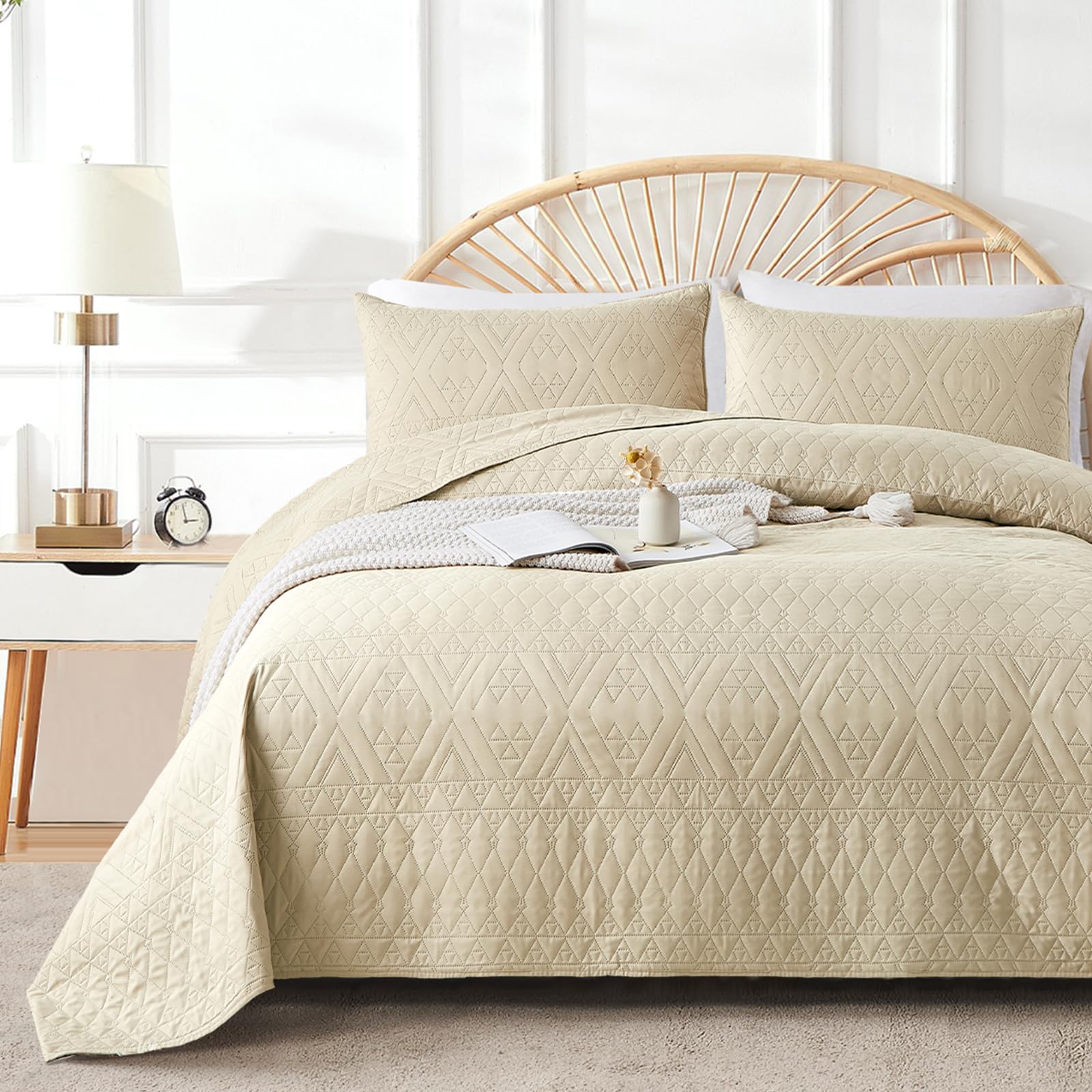 Akkialla King/Cal King Size Quilt Bedding Set,Beige Lightweight Microfiber Soft Bedspread,Modern Style Geometric Pattern Coverle