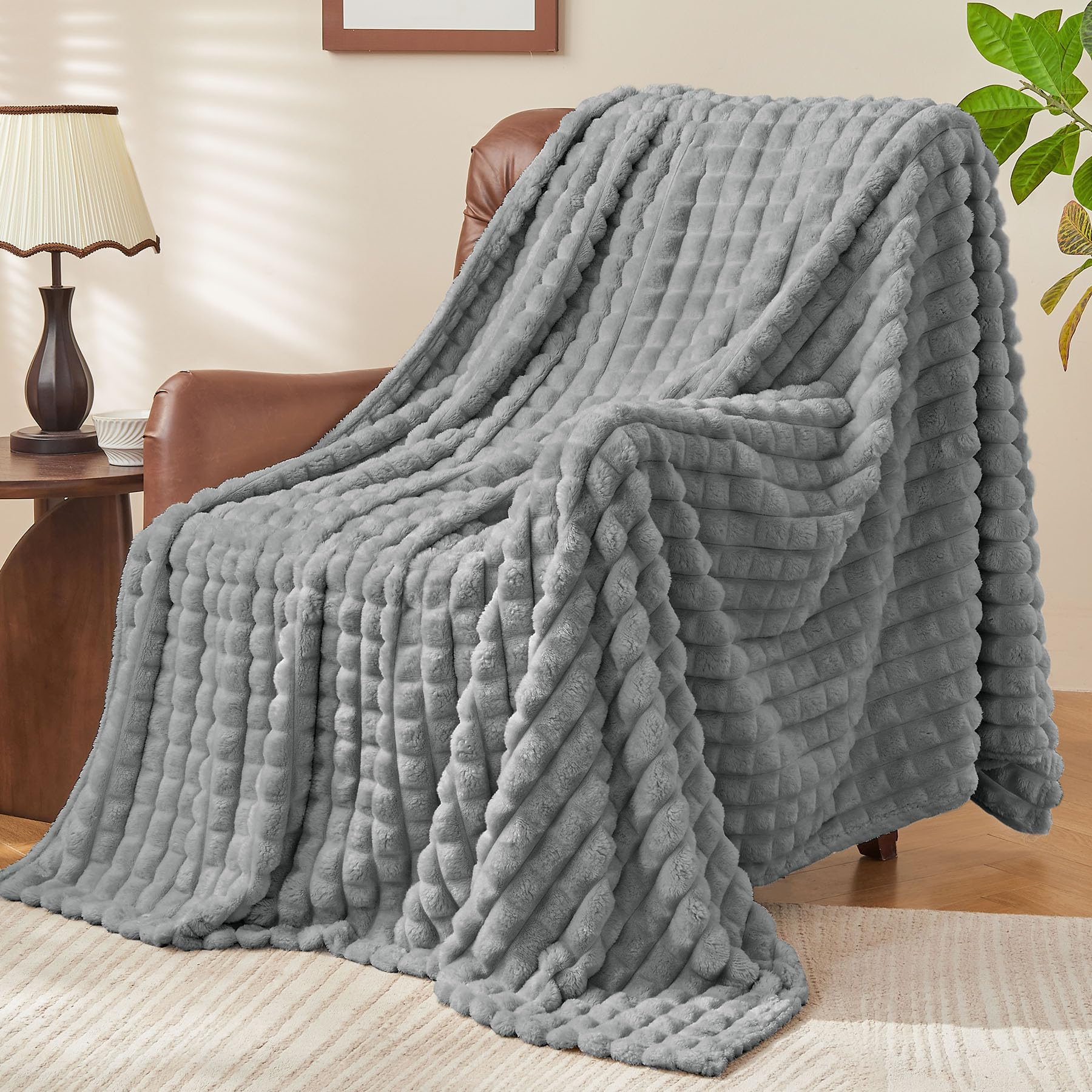 Bedelite Grey Throw Blanket For Couch And Bed- Super Soft And Warm 3D Checkered Fluffy Fuzzy Fleece Blanket, Luxurious Plush Coz