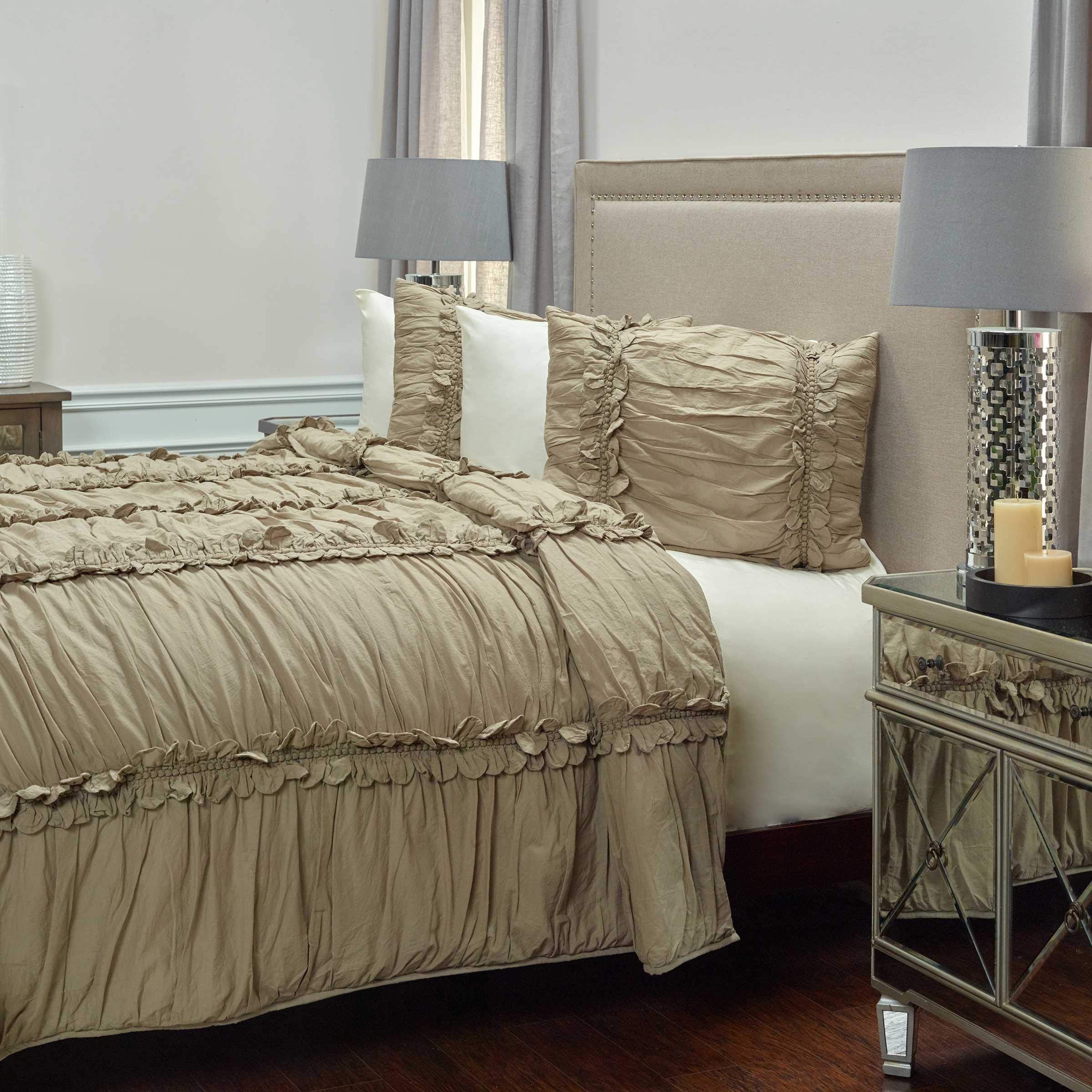 Rizzy Home | BQ4251 | 106"x92" Brown/Neutral/Yellow Solid with Texture Quilt