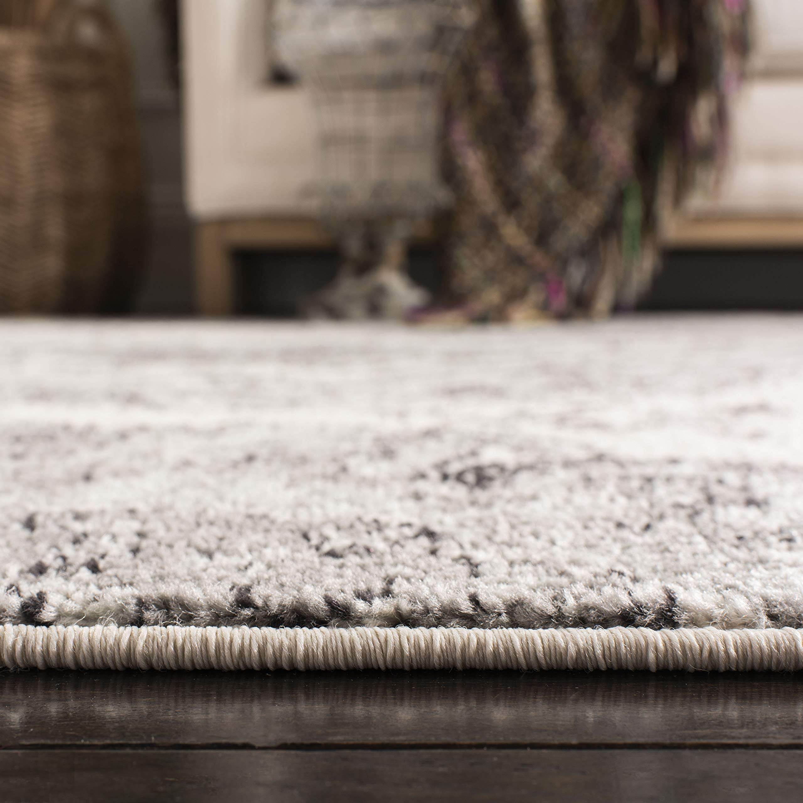 Safavieh Madison Collection Area Rug - 5'3'' Square, Cream & Silver, Boho Chic Glam Paisley Design, Non-Shedding & Easy Care, Id