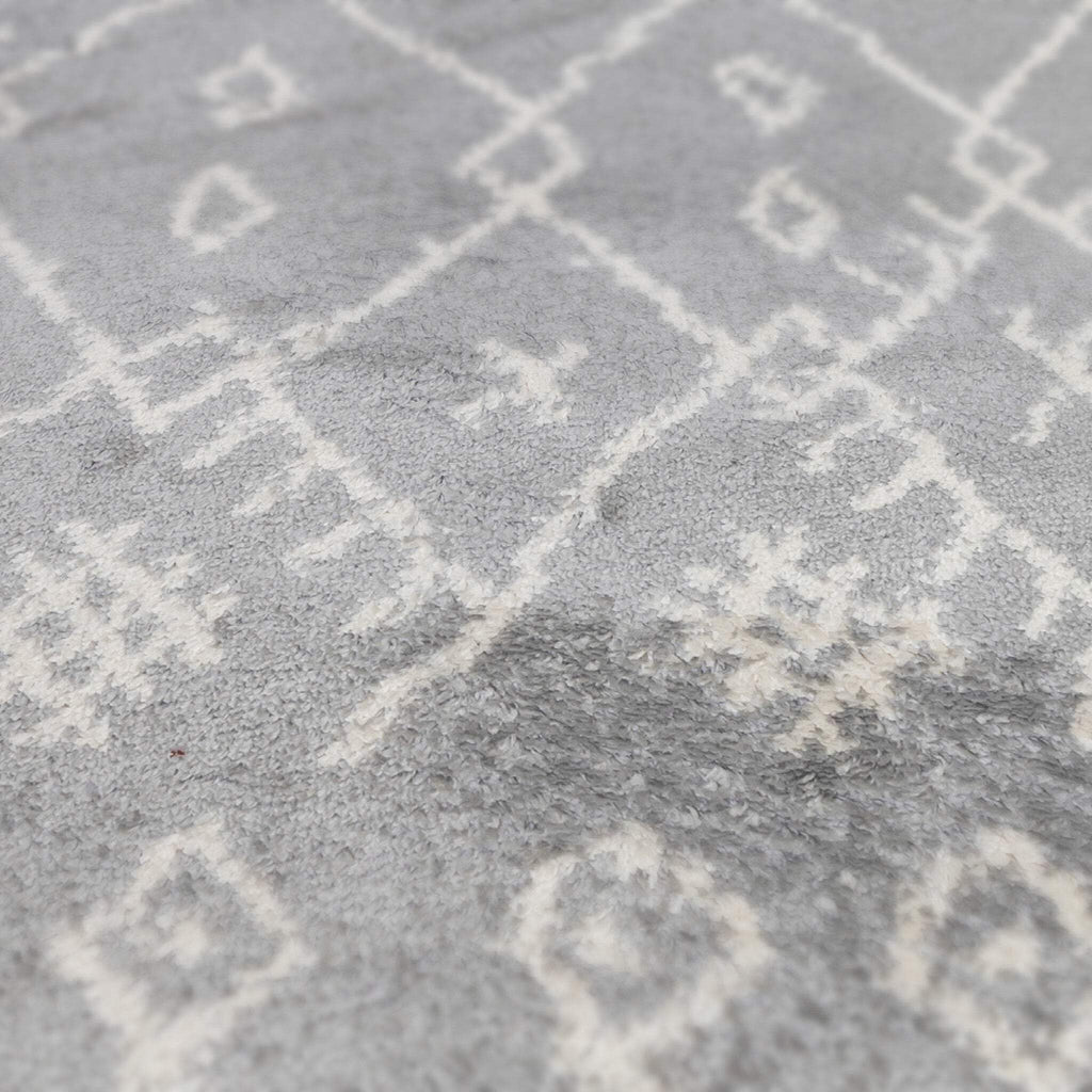 HomeRoots 531967 8 x 11 ft. Gray & Ivory Geometric Shag Rectangle Area Rug