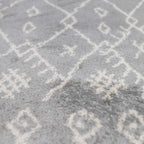 HomeRoots 531967 8 x 11 ft. Gray & Ivory Geometric Shag Rectangle Area Rug
