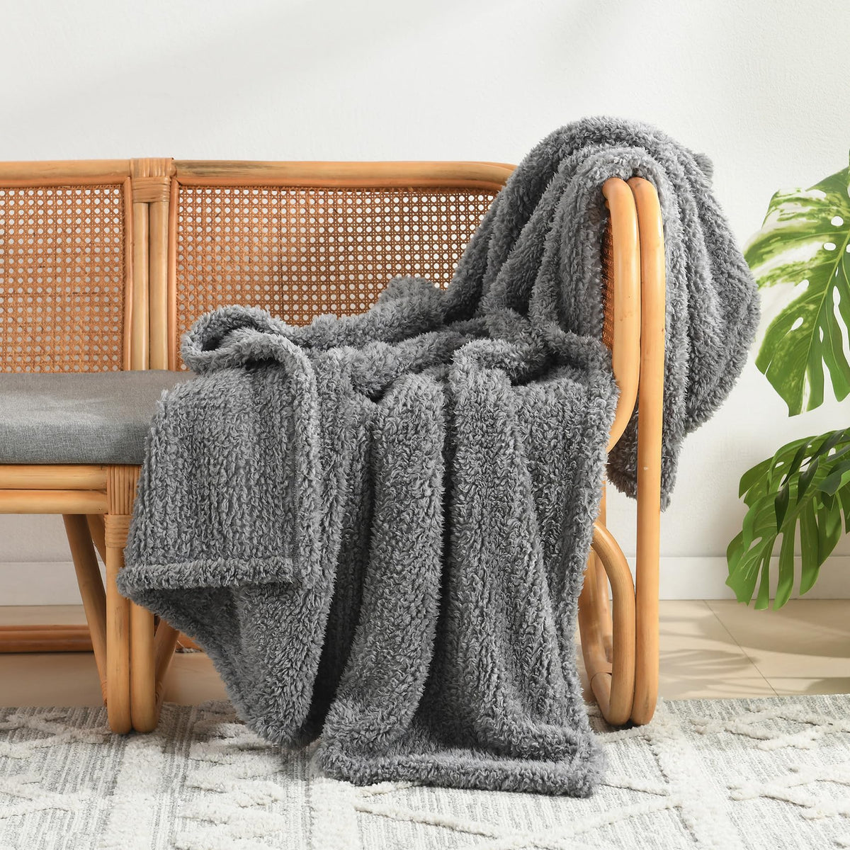 Horimote Home Ultra Soft Cozy Sherpa Throw Blanket, Grey Pattern Reversible, Light Weight Warm Decorative Boho Style Throw Blank