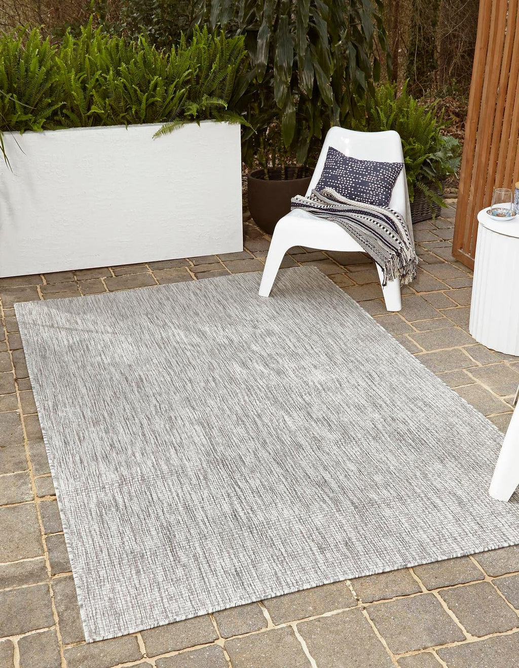 Unique Loom Outdoor Solid Collection Area Rug (7' 10'' x 10' Rectangle Light Gray/Ivory)