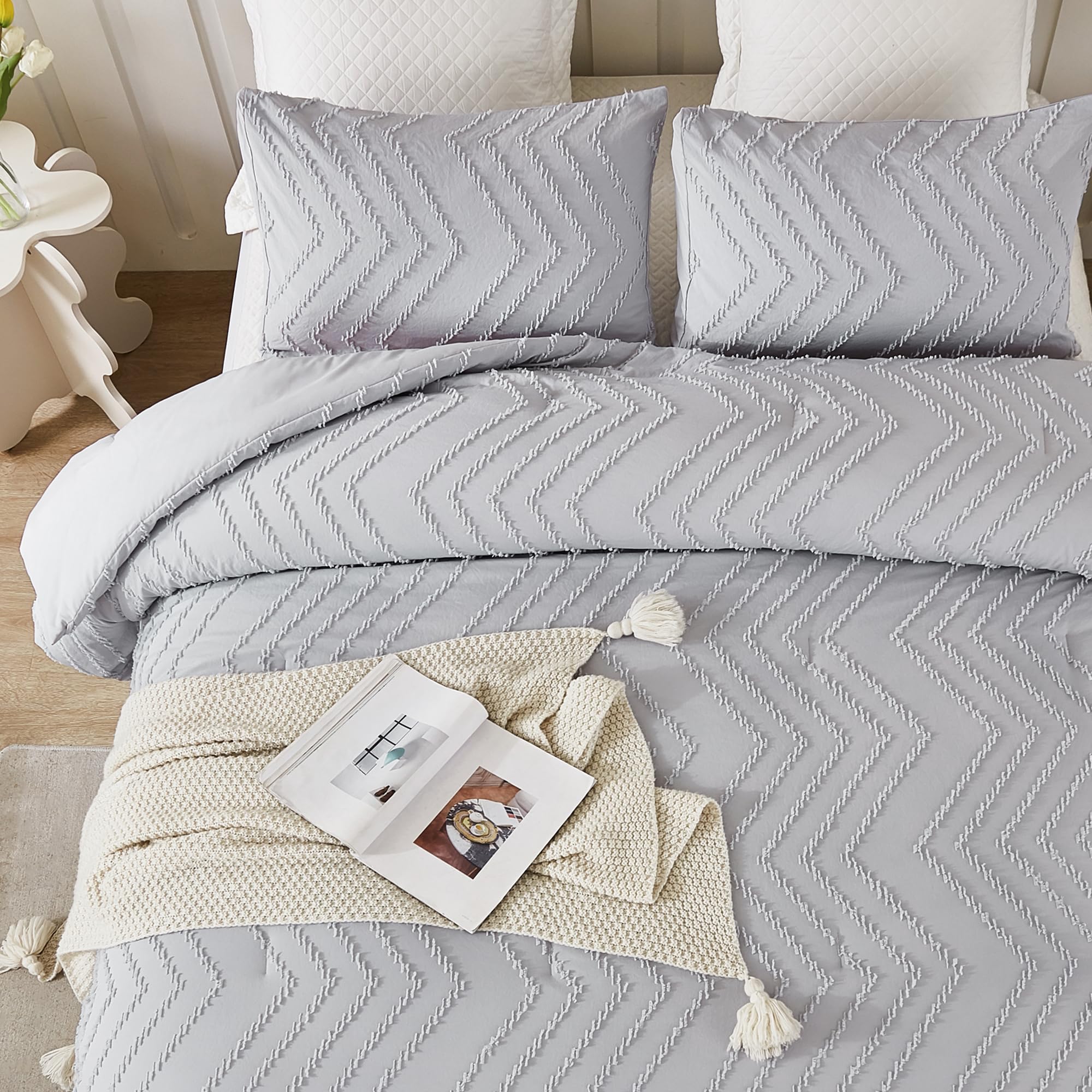 Litanika Light Grey California King Comforter Set, 3 Pieces Cal King Oversized Chevron Tufted Bedding Comforter Sets, Fluffy Bed