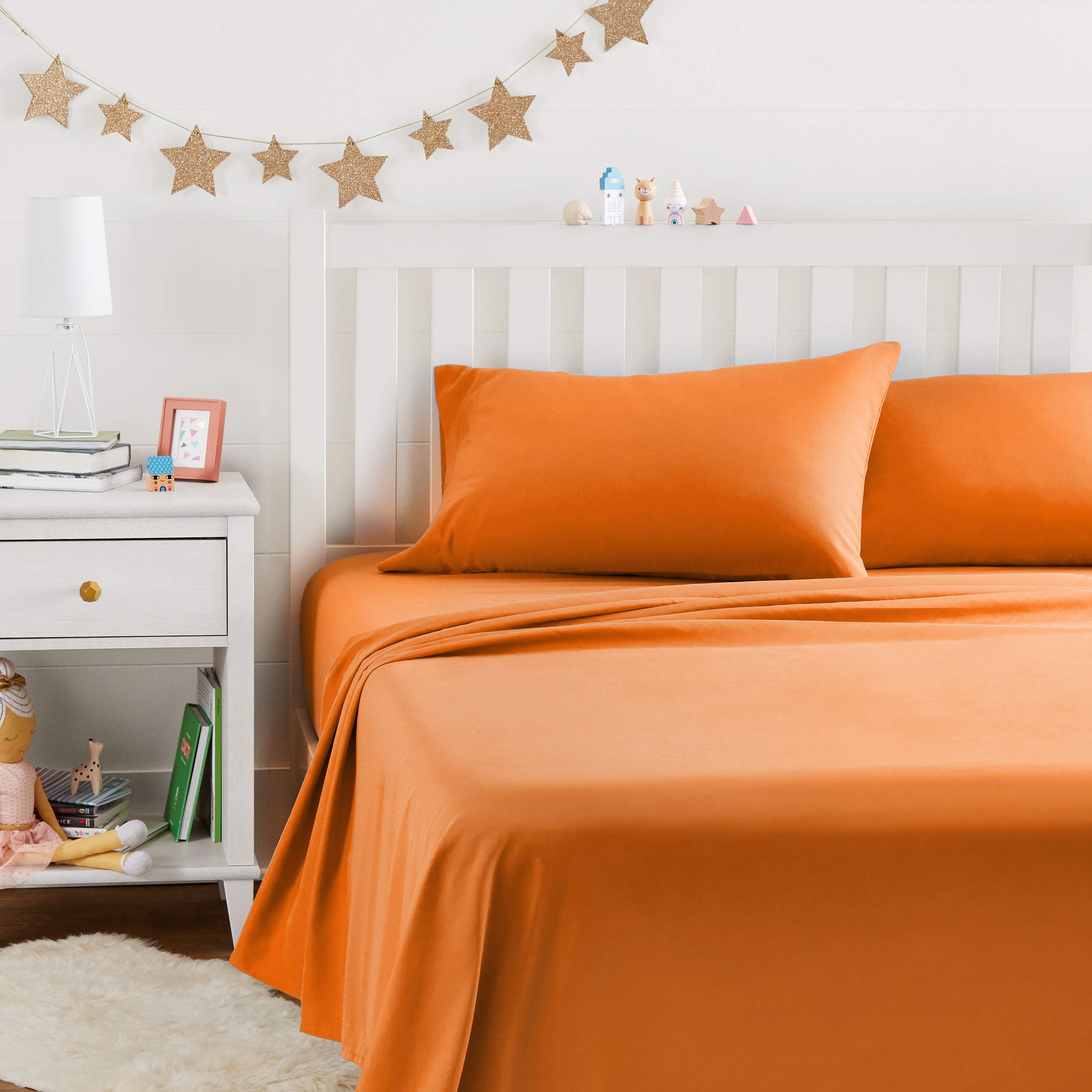 Amazon Basics Kids Soft Easy-Wash Lightweight Microfiber 4-Piece Sheet Set, Solid, Full, Bright Orange