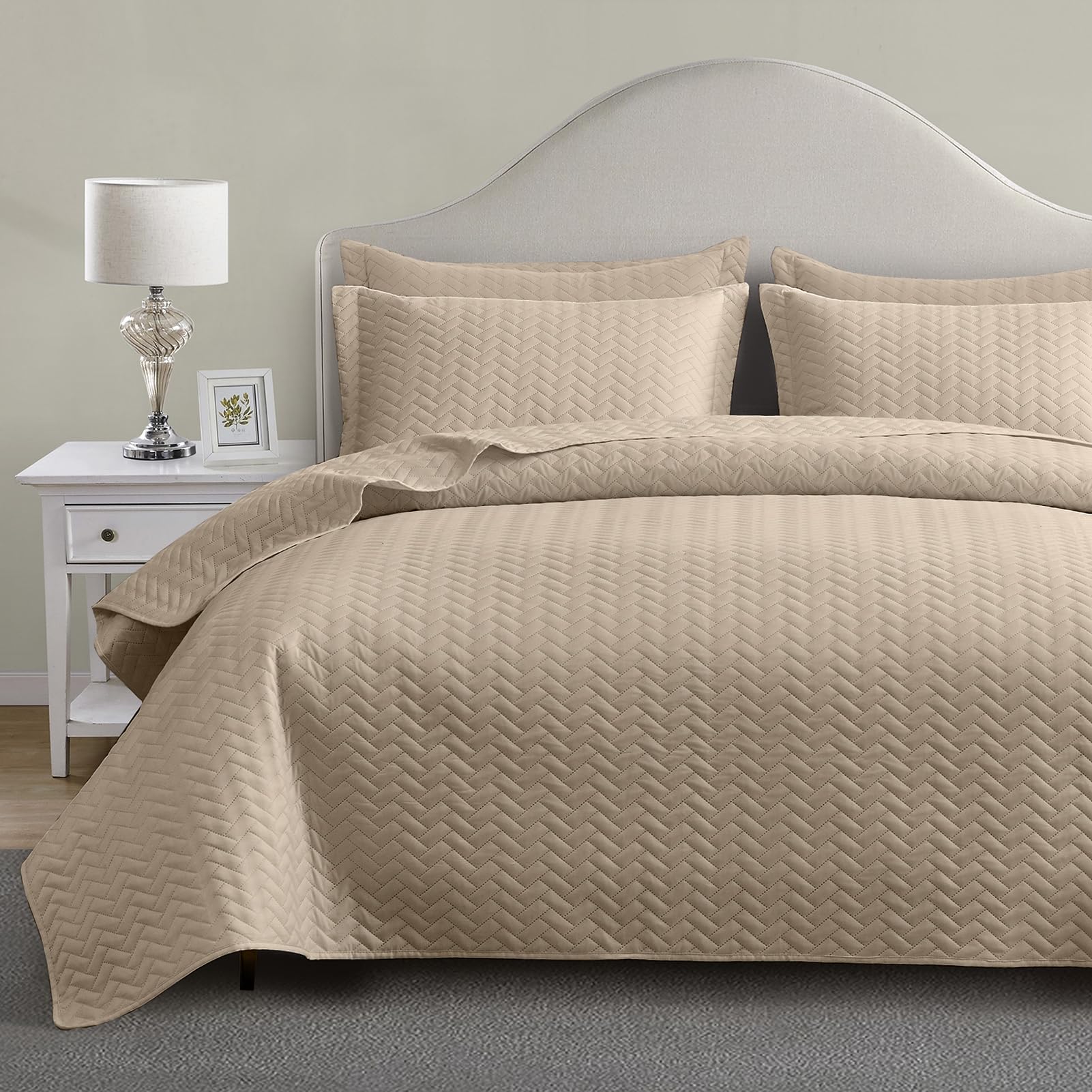 Maple&Stone Quilt Set King Size, Lightweight Beige Bedspread Ultrasonic Chevron Pattern Light Coverlet For All Season Comforter