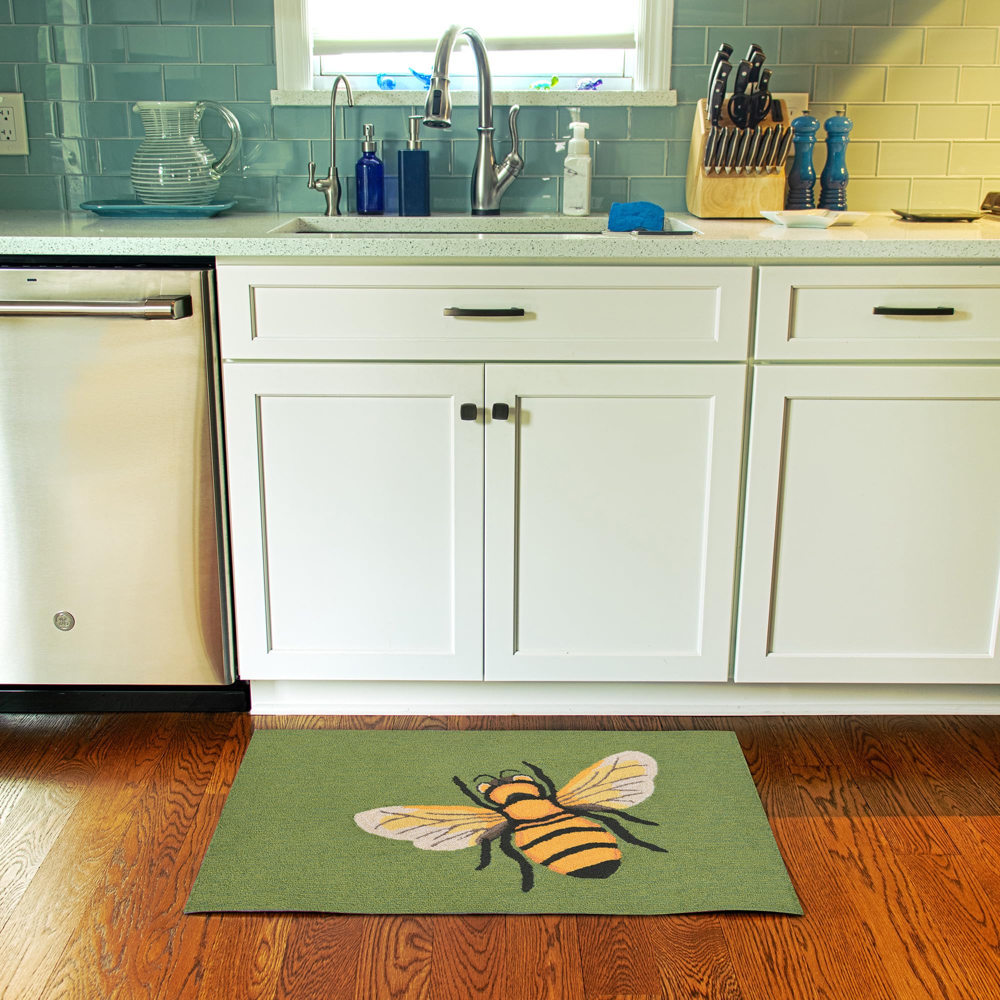 Liora Manne Frontporch Bee Indoor/Outdoor Rug, 2 Ft X 3 Ft