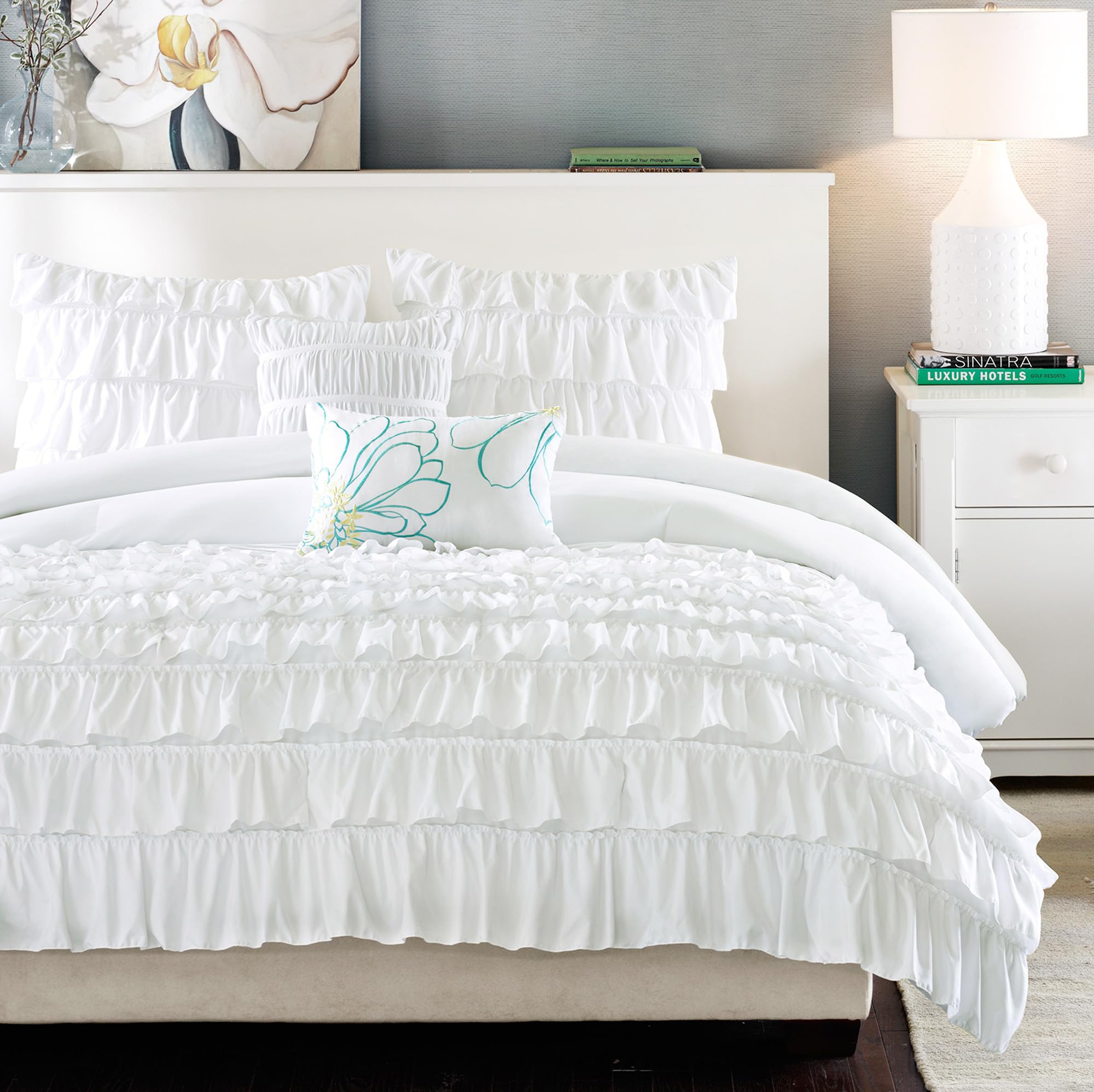 Intelligent Design Queen Comforter Set in White Finish ID10-020