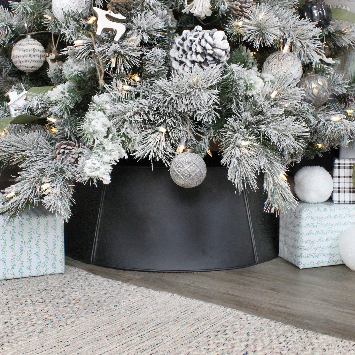 AuldHome Design Black Metal Tree Collar (Large 29-Inch); Enamelware, 5-Panel Set Christmas Tree Accent, Distressed Retro Style