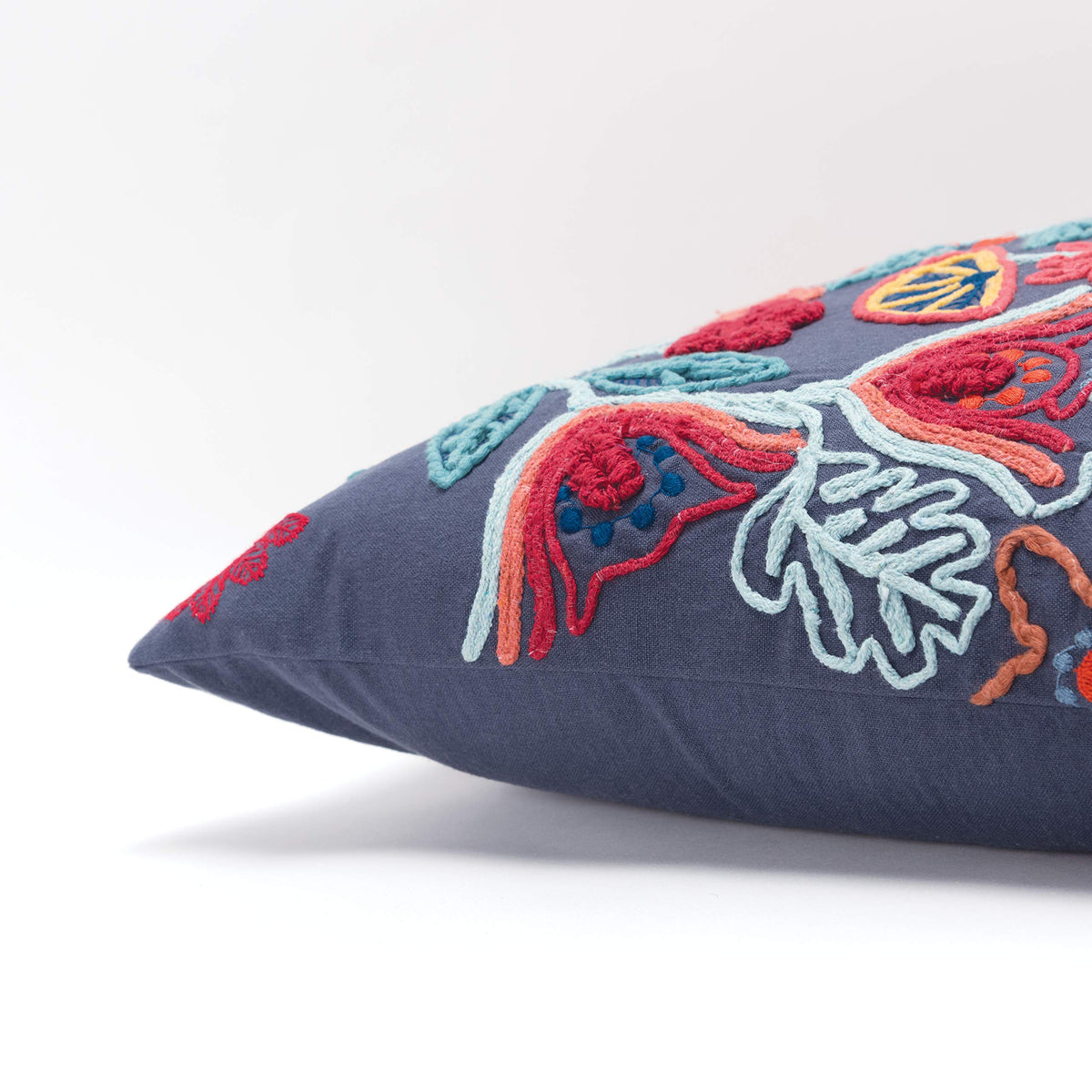 Rizzy Home 20" x 20" Cotton Pillow Cover in Dark Blue