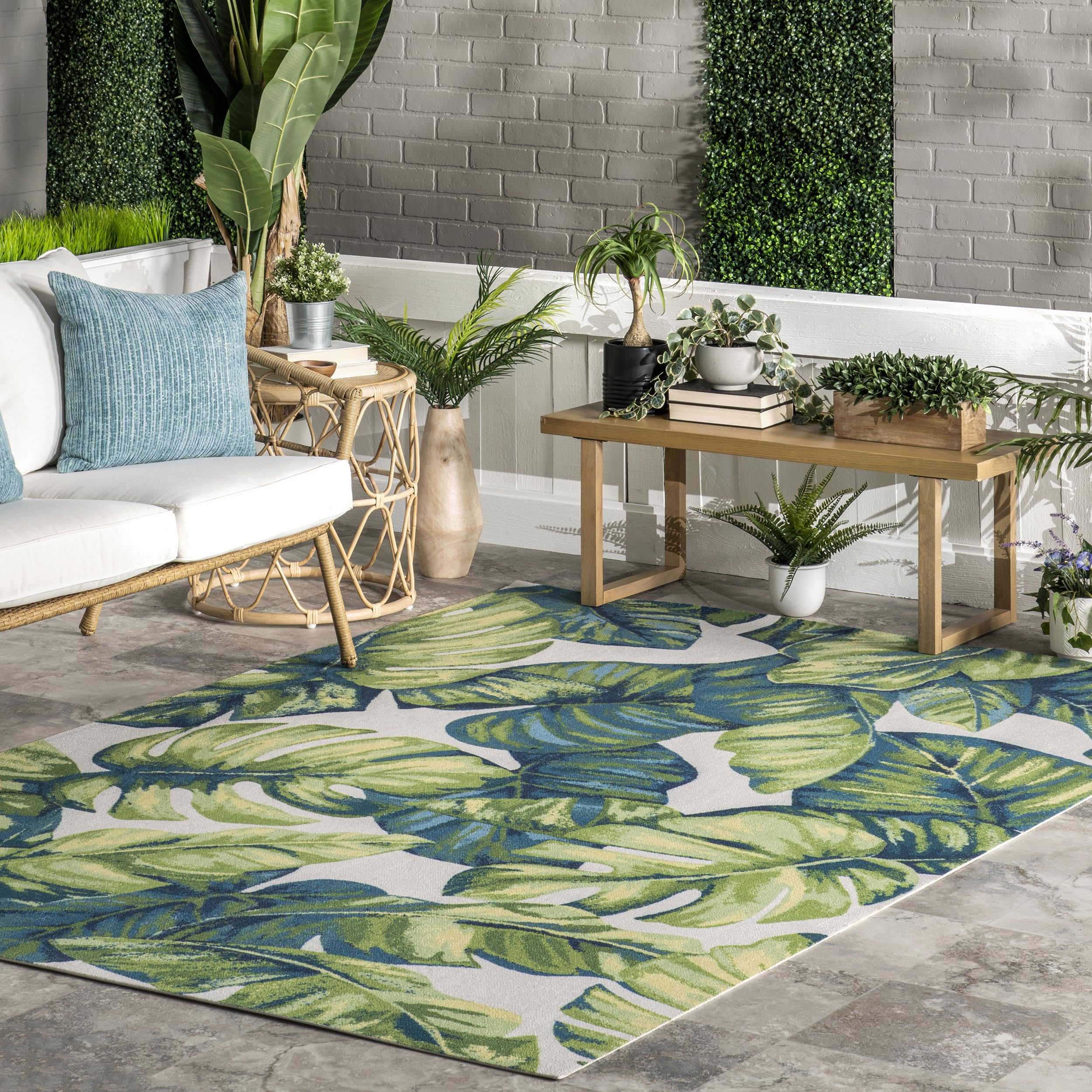 Nuloom Lisa Floral Indoor/Outdoor Accent Rug, 4' Square, Multi
