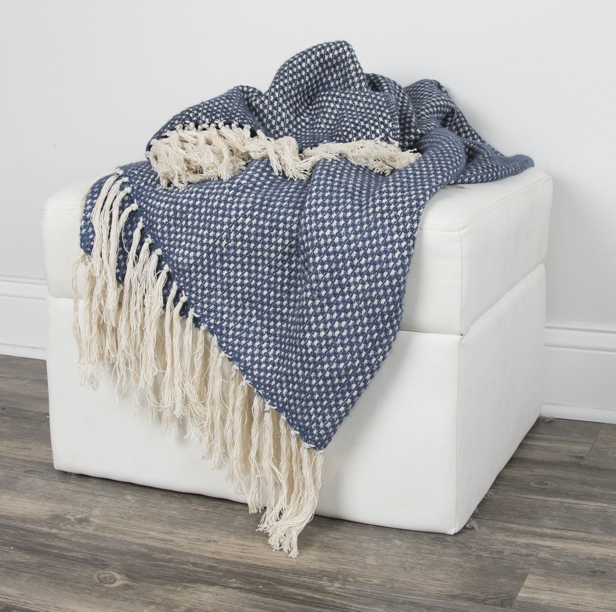 Rizzy Home | TH0364 | 50"x60" Navy Cross Weave Throw