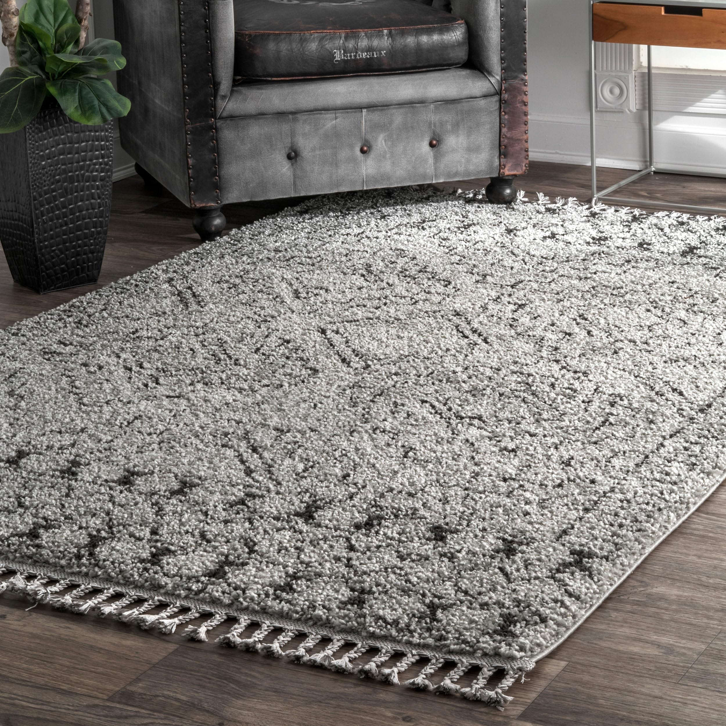 nuLOOM Vasiliki Moroccan Shag Tasseled Accent Rug, 2 x 3, Grey, Rectangular, 1.2 Thick