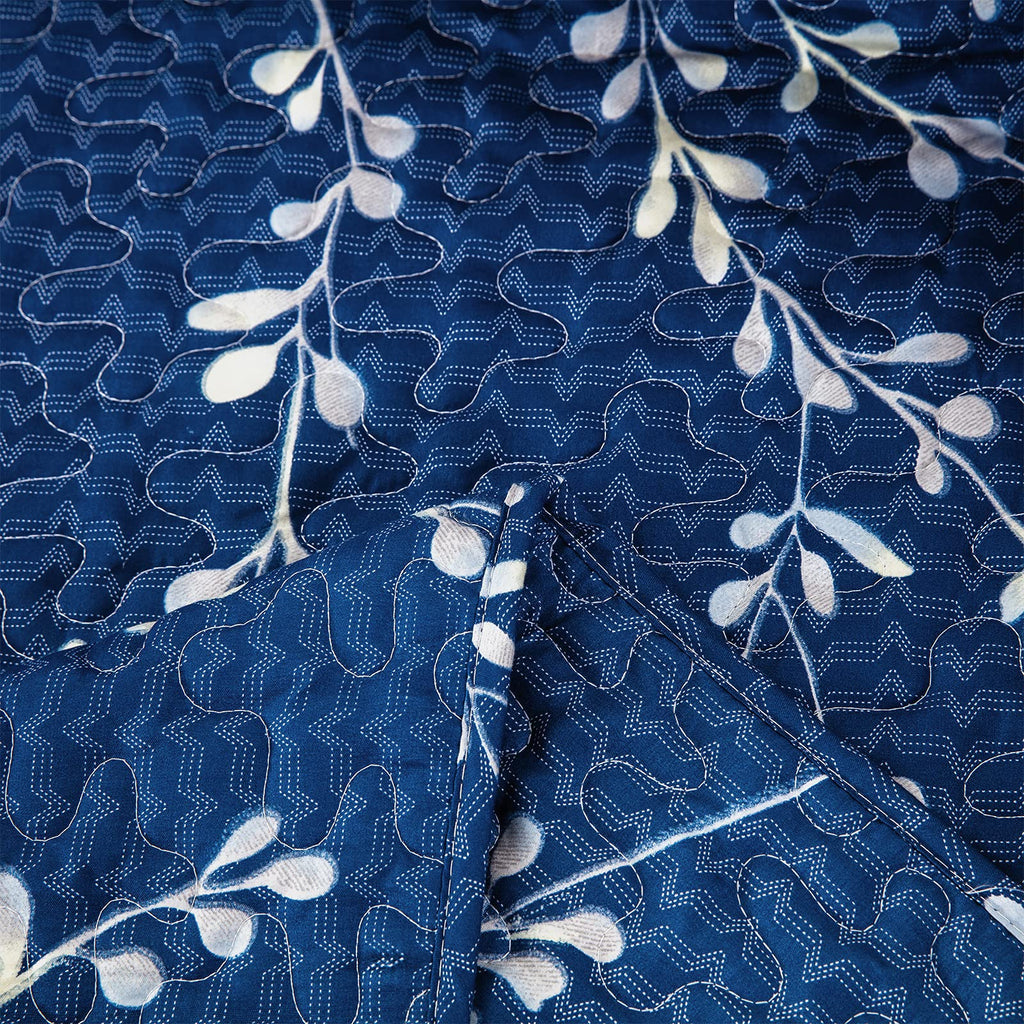Exclusivo Mezcla Microfiber Flower Pattern Quilted Throw Blanket For Bed/Couch/Sofa, Soft And Lightweight (50''X 60'', Navy Blue