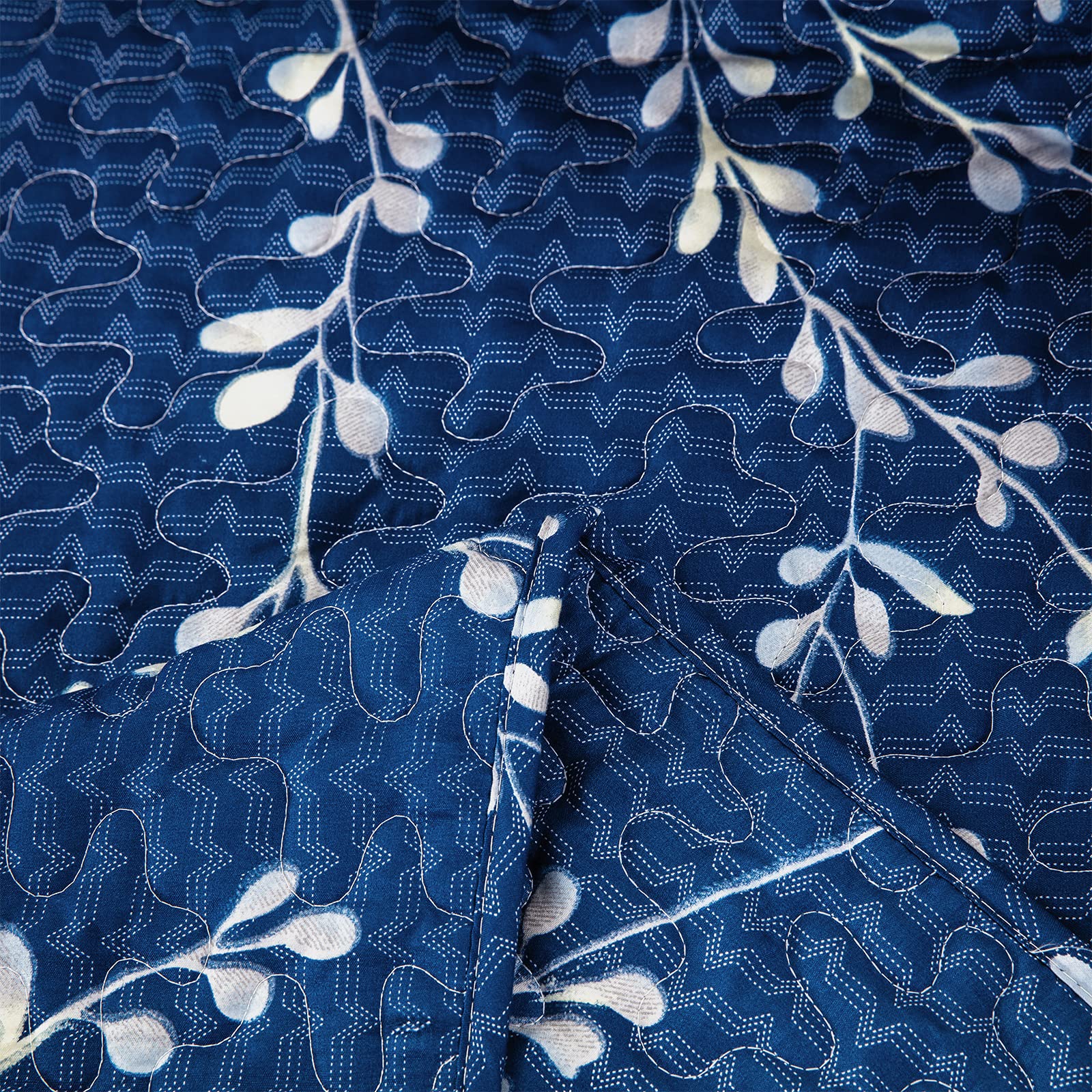 Exclusivo Mezcla Microfiber Flower Pattern Quilted Throw Blanket For Bed/Couch/Sofa, Soft And Lightweight (50''X 60'', Navy Blue