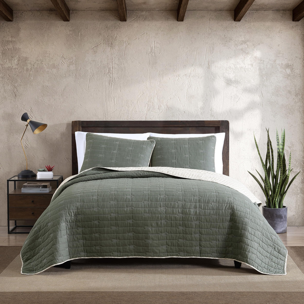 Eddie Bauer - King Quilt Set, Reversible Cotton Bedding With Matching Shams, Lightweight Home Decor For All Seasons (Troutdale G