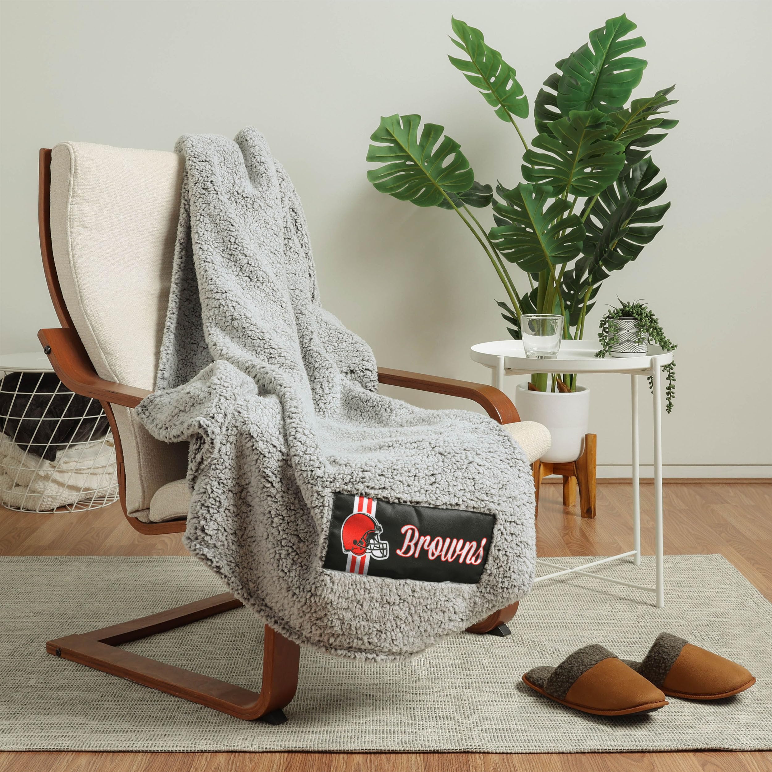 Foco Cleveland Browns Nfl Big Logo Cloud Sherpa Blanket