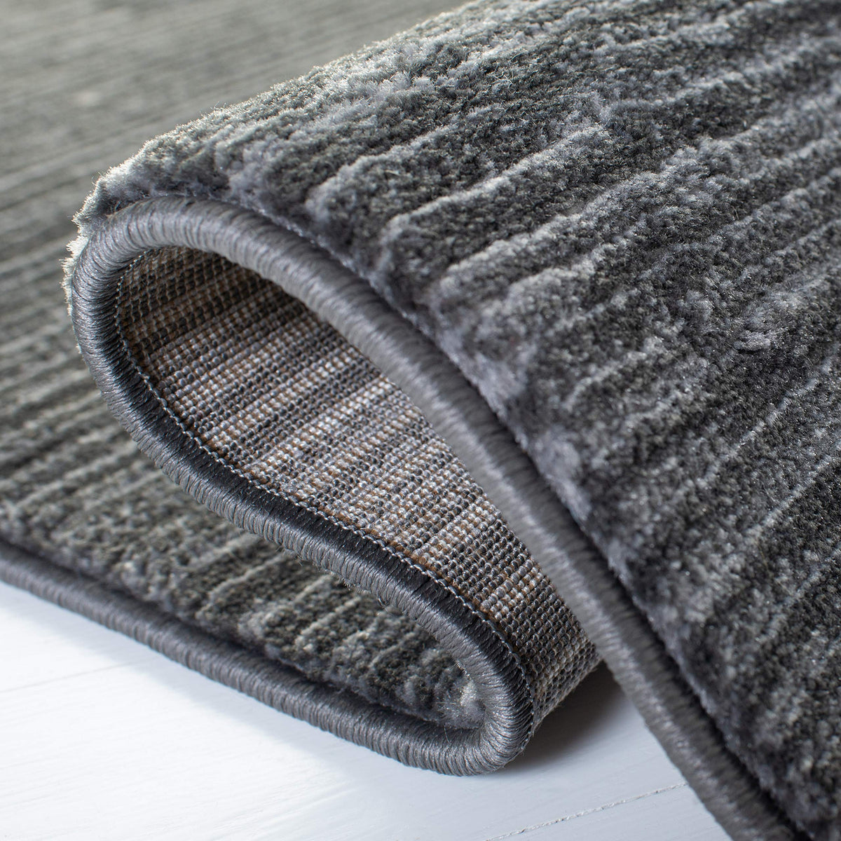 Safavieh Vision Collection Accent Rug - 2'2'' X 4', Grey, Modern Ombre Tonal Chic Design, Non-Shedding & Easy Care, Ideal For Hi