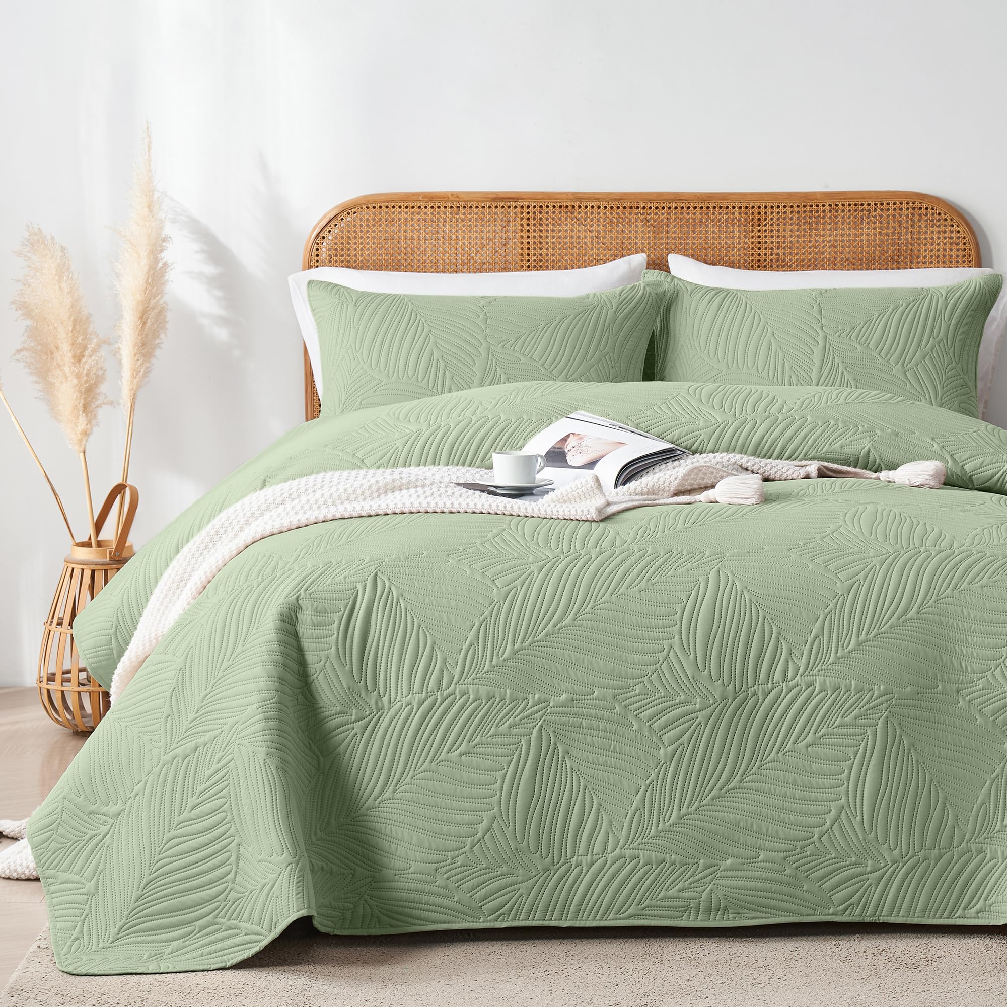 Oarage Queen Quilt Bedding Set Soft Lightweight Sage Green Bedspread With Leaf Pattern,Ultrasonic Microfiber Bed Coverlet Full S