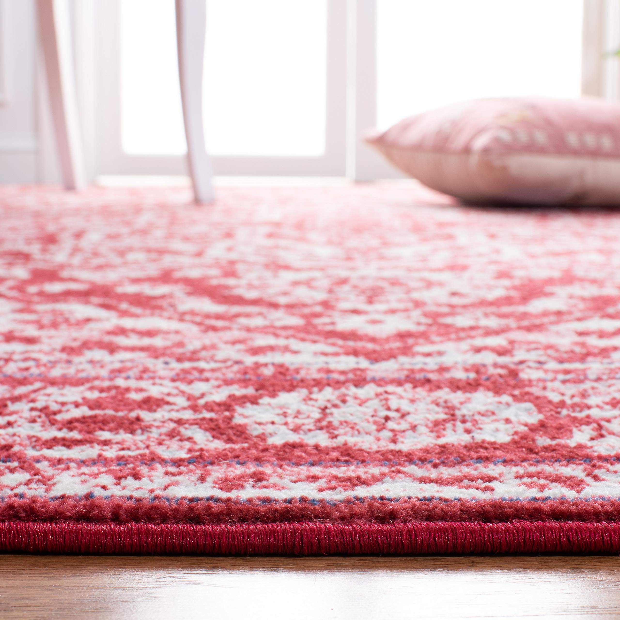 Safavieh Brentwood Collection 4' X 6' Red / Ivory Bnt832Q Medallion Distressed Non-Shedding Living Room Bedroom Accent Rug
