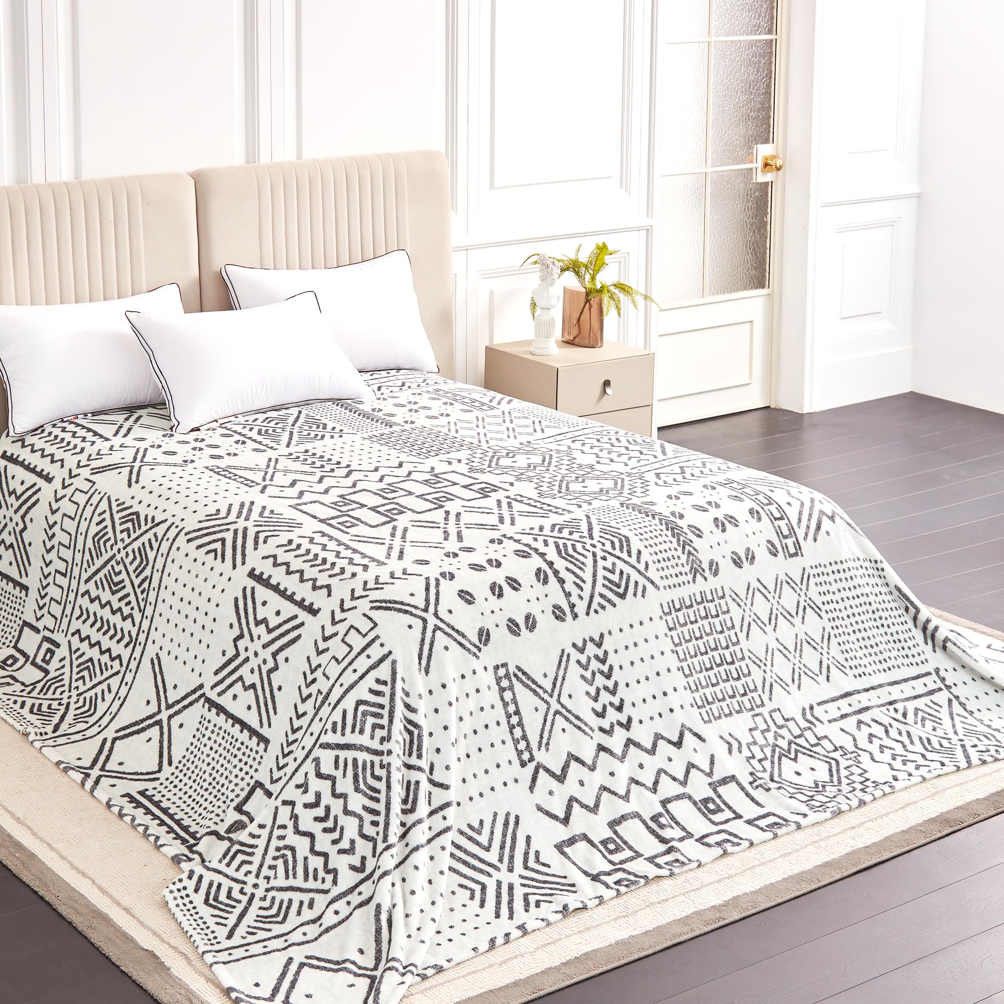 Serenhom Soft Cozy 120X120 Inches Seamless Oversized King Fleece Blanket, Giant 10'X10' California King Blanket Extra Large Flan