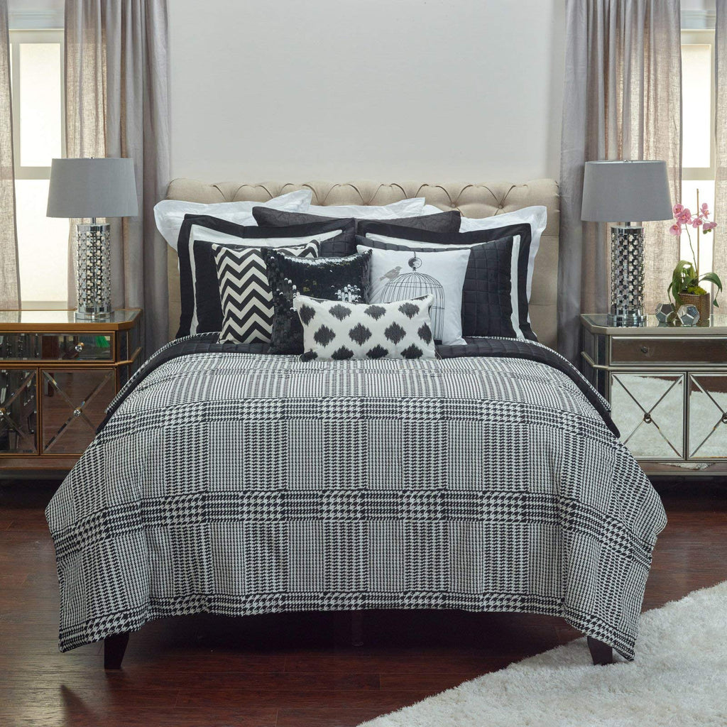 Rizzy Home | BT1282 | Polyester Comforter | 68"x86" Black/White/Nuetral Houndstooth