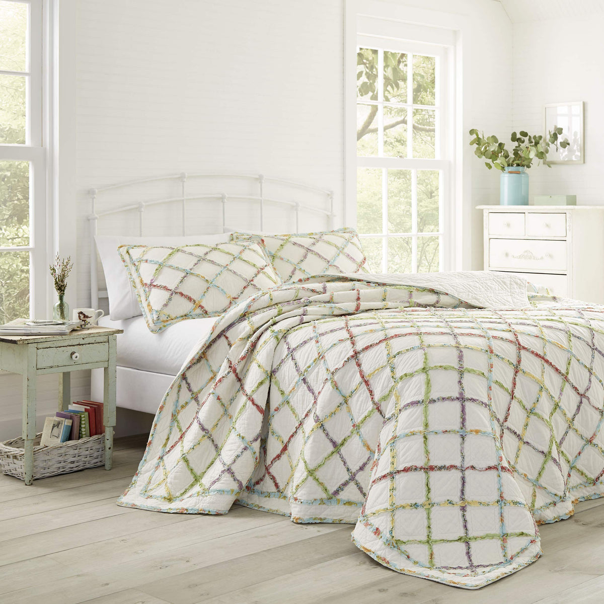 Laura Ashley - Queen Quilt, Reversible Cotton Bedding, Lightweight Home Decor For All Seasons (Ruffle Garden Cream, Queen)