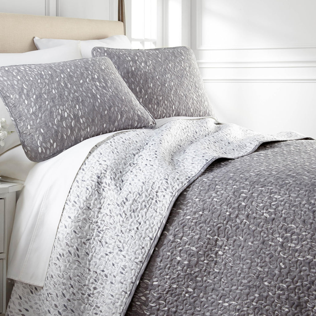 Southshore Fine Living, Inc. Oversized Queen Quilt Bedding Set, 3-Piece, Full/Queen Size Quilt With 2 Shams, Botanical Leaves Qu