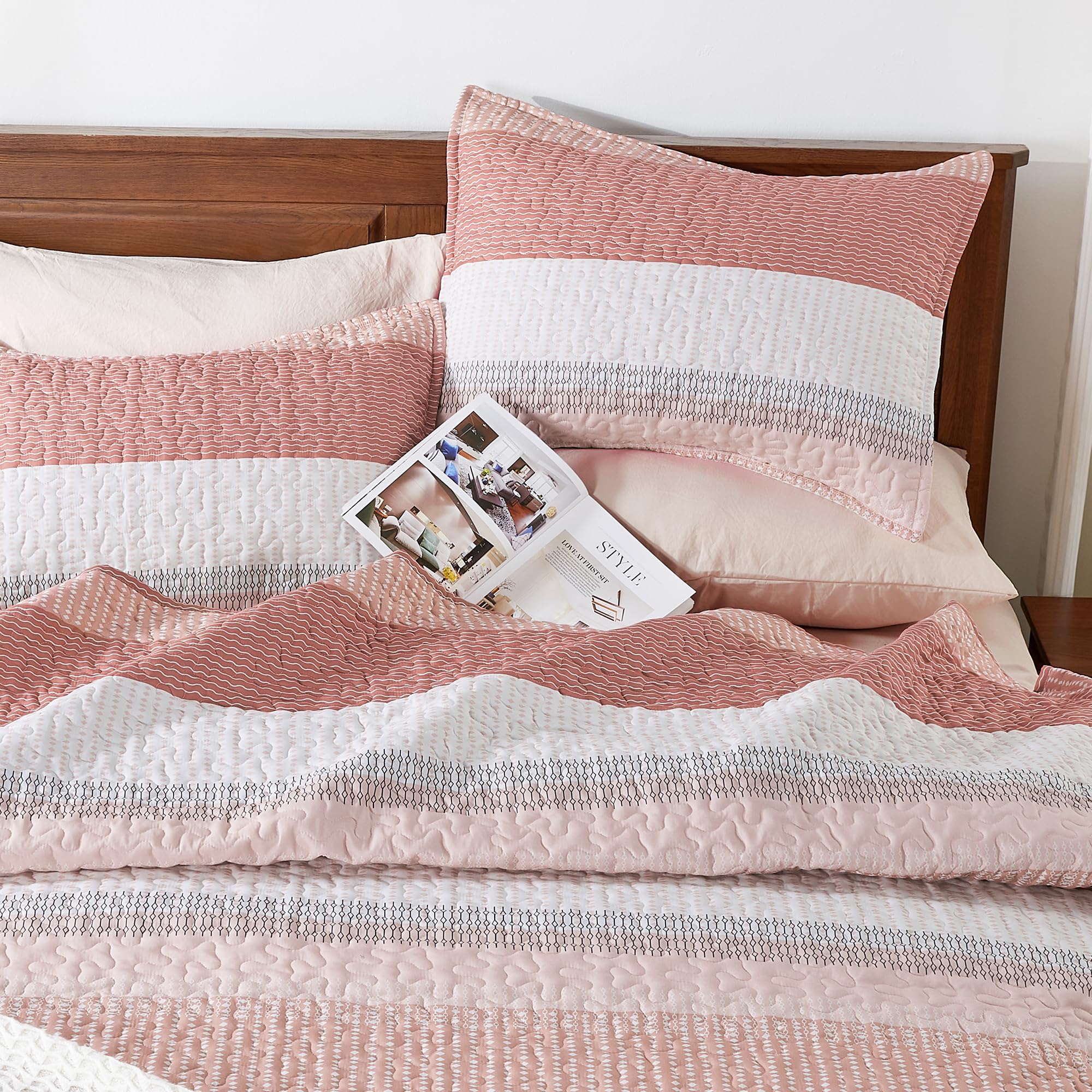 Andency King Size Quilt Set Blush Pink, 3 Pieces Summer Ultra Soft Lightweight Bedspreads & Coverlets Set, Patchwork Striped Quilted Bedding Sets For All Seasons (1 Quilt, 2 Pillow Shams)