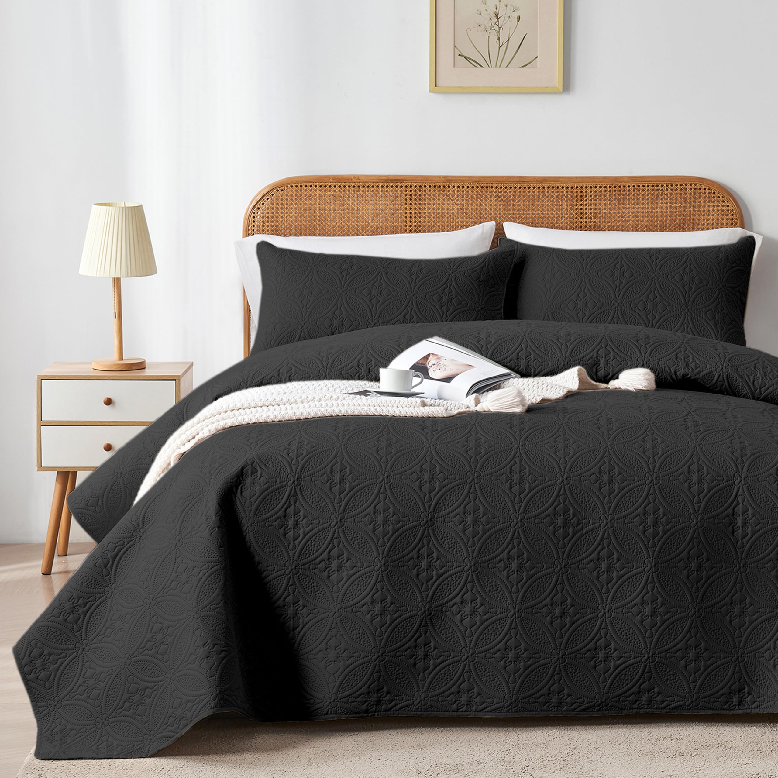 Wuruibo King/Cal King Quilt Set Black, Microfiber Lightweight Bedspreads, Ultrasonic Embossed Solid Coverlet, Thin Bedding Set F