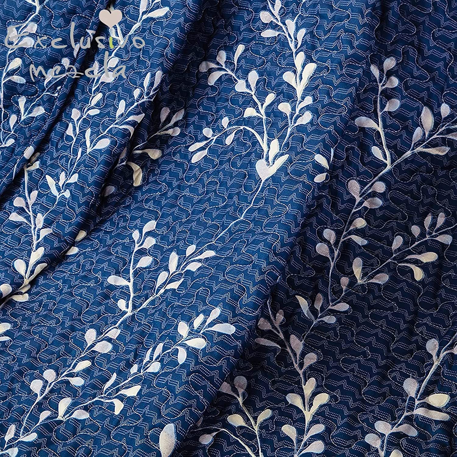 Exclusivo Mezcla Microfiber Flower Pattern Quilted Throw Blanket For Bed/Couch/Sofa, Soft And Lightweight (50''X 60'', Navy Blue