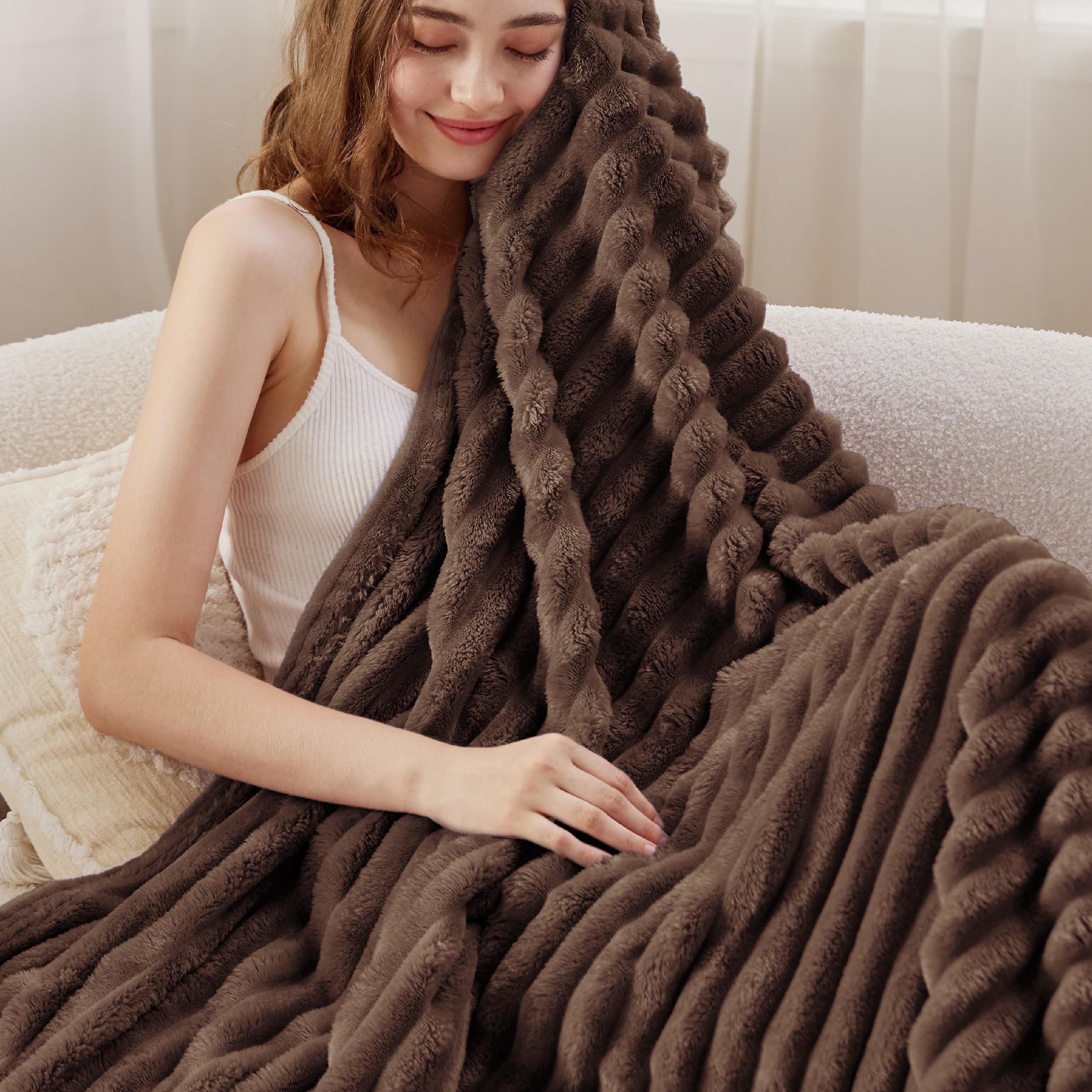 Bedsure Fondue Fudge Fleece Blanket For Couch - Super Soft Cozy Twin Blankets For Women, Cute Small Blanket For Girls, 60X80 Inc