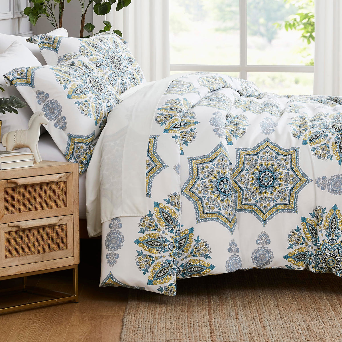 Southshore Fine Living, Inc. Oversized King Size Comforter Bedding Set, Down Alternative Boho Bedspread, Paisley Floral Print Co