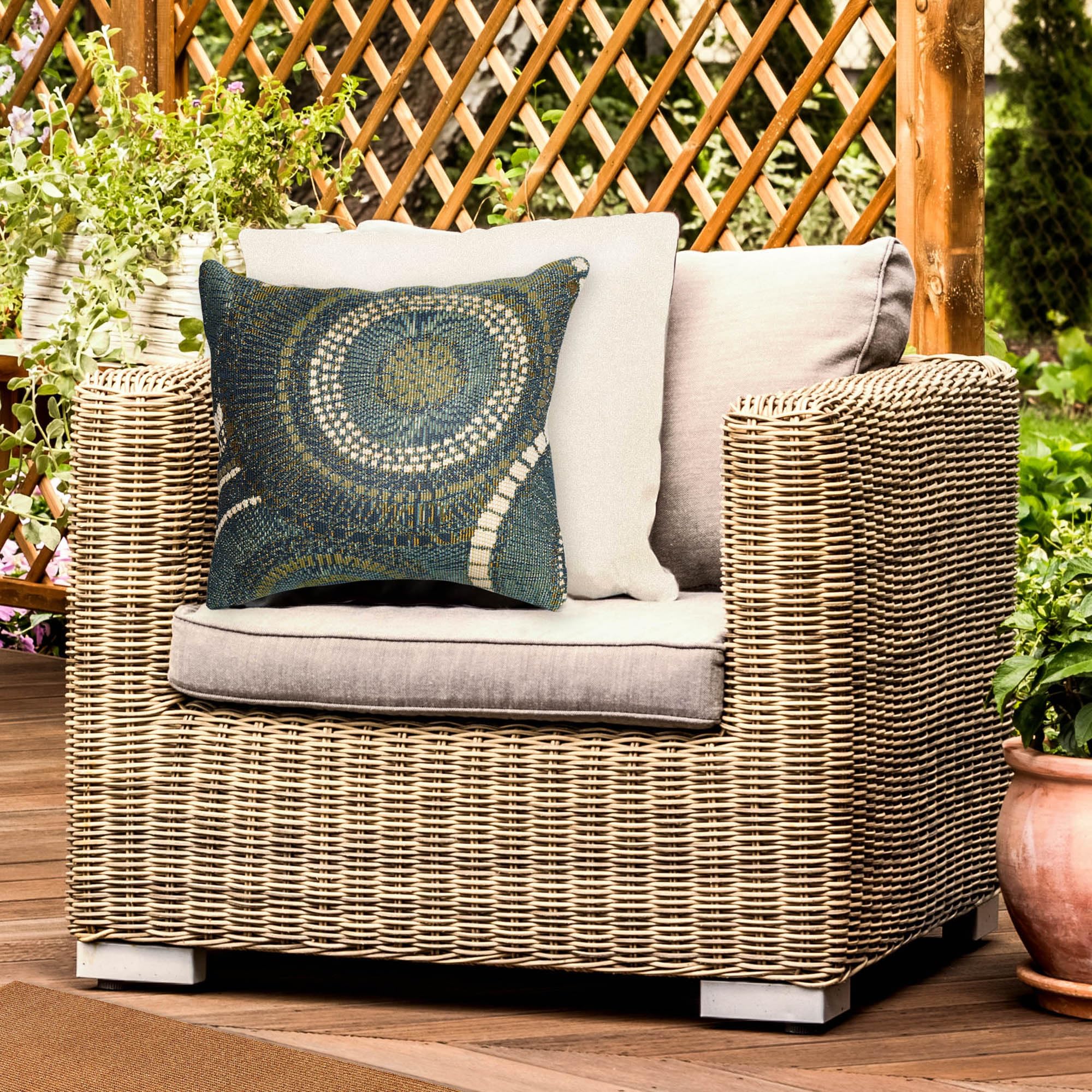 Liora Manne Marina Indoor/Outdoor Power Loomed Easy Care Pillows, 18 X 18-Inch, Circles Azure