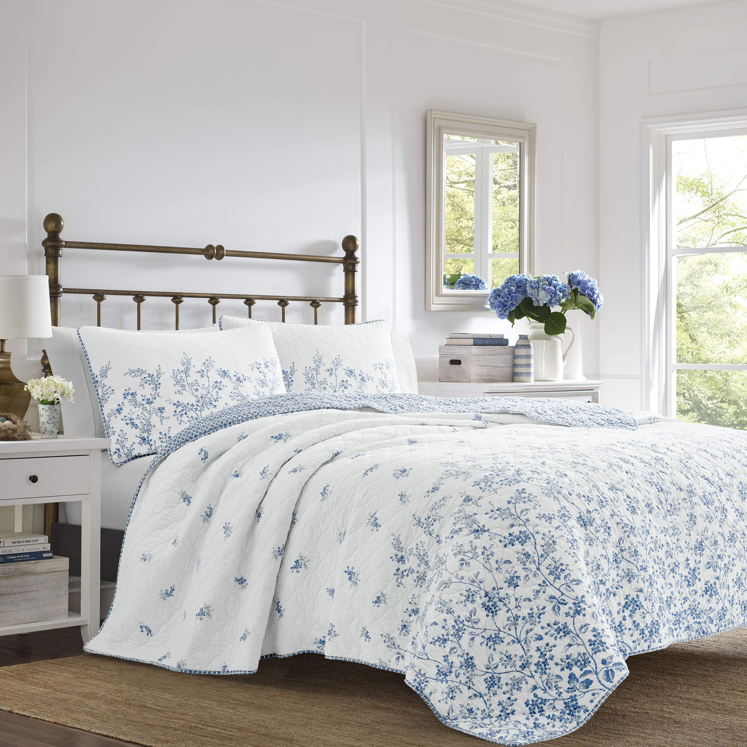 Laura Ashley Home - Twin Quilt Set, Reversible Cotton Bedding With Matching Sham, Pre-Washed Home Decor For Added Softness (Flor